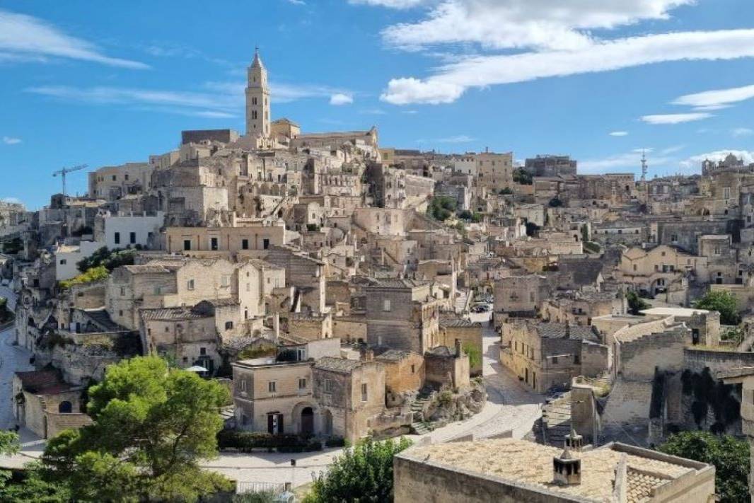 巴西利卡塔萨西洞穴屋之旅