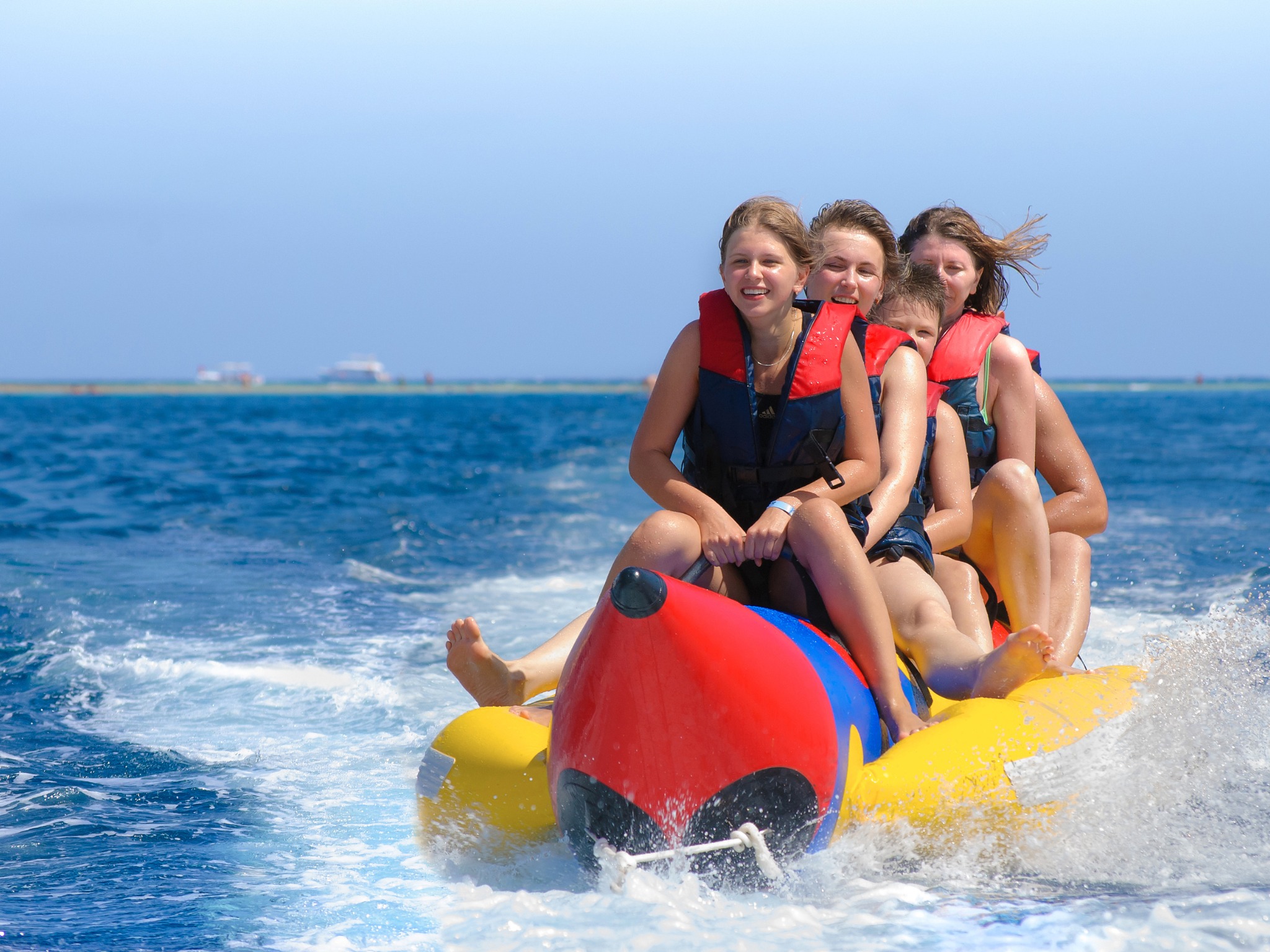 芭达雅海滩香蕉船体验