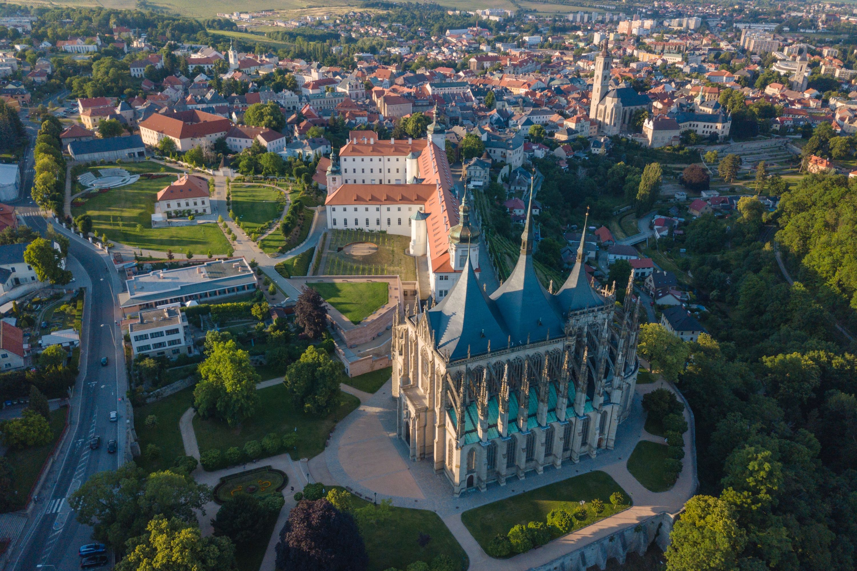 布拉格出发的库特纳霍拉人骨教堂之旅