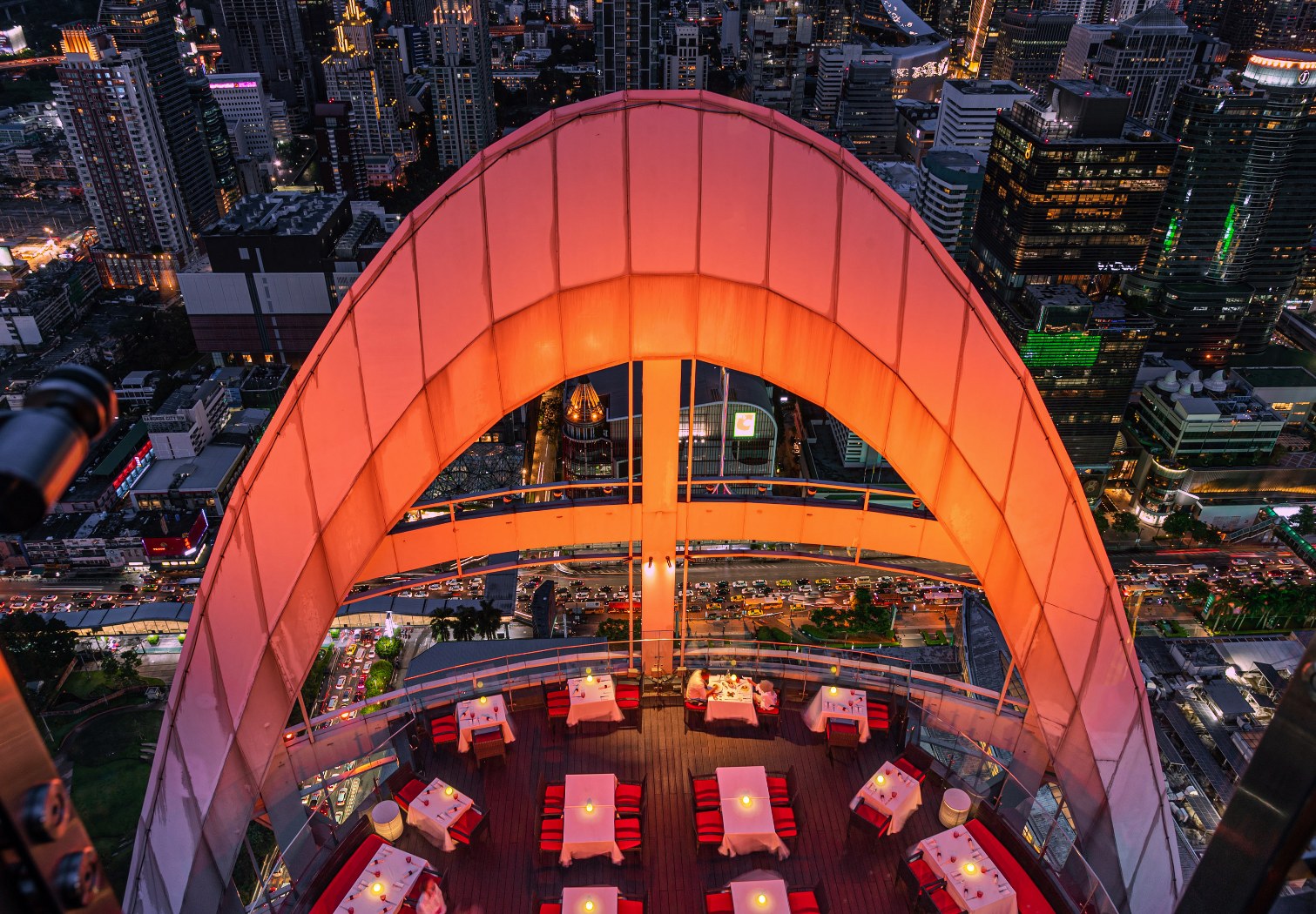 Centara Grand 56楼 Red Sky Rooftop & Bar