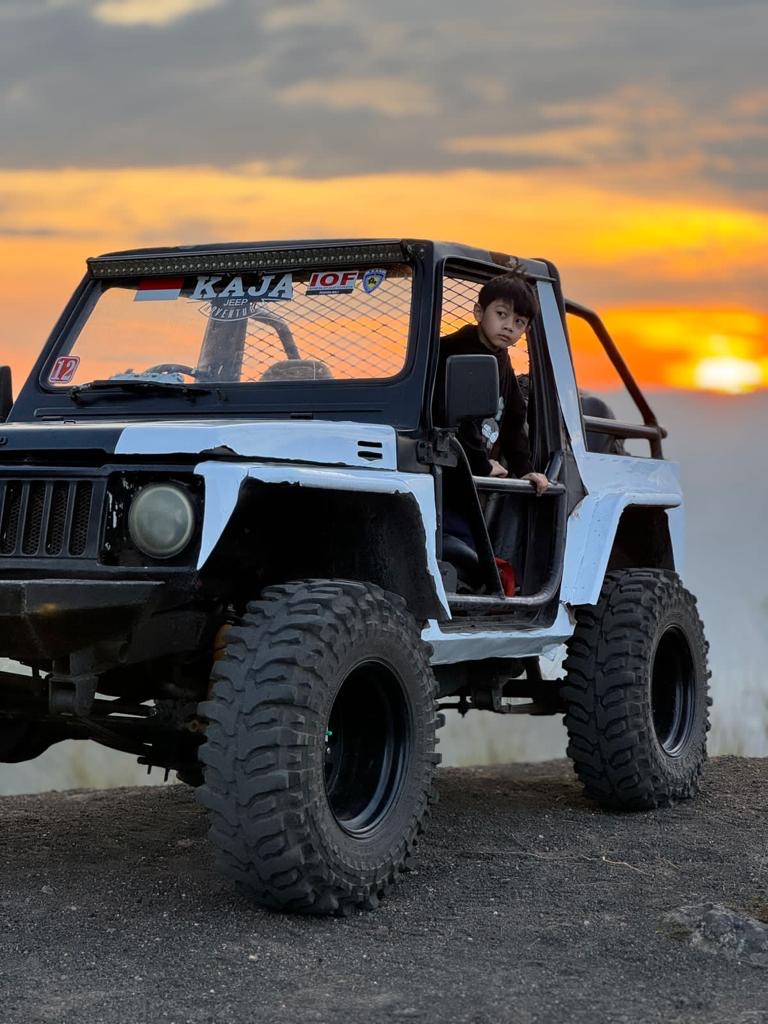 巴杜尔火山4WD吉普车日落之旅（含摄影师 & 吉普车颜色客制化）