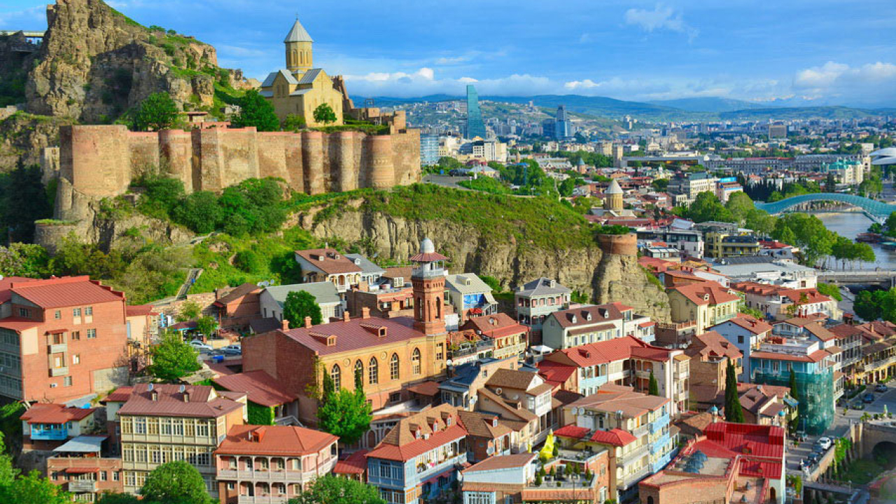 埃里温 - 第比利斯或第比利斯 - 埃里温拼车接送服务 