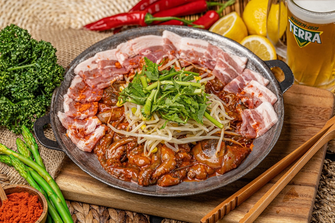 首尔韩式炒菜餐厅餐桌预订