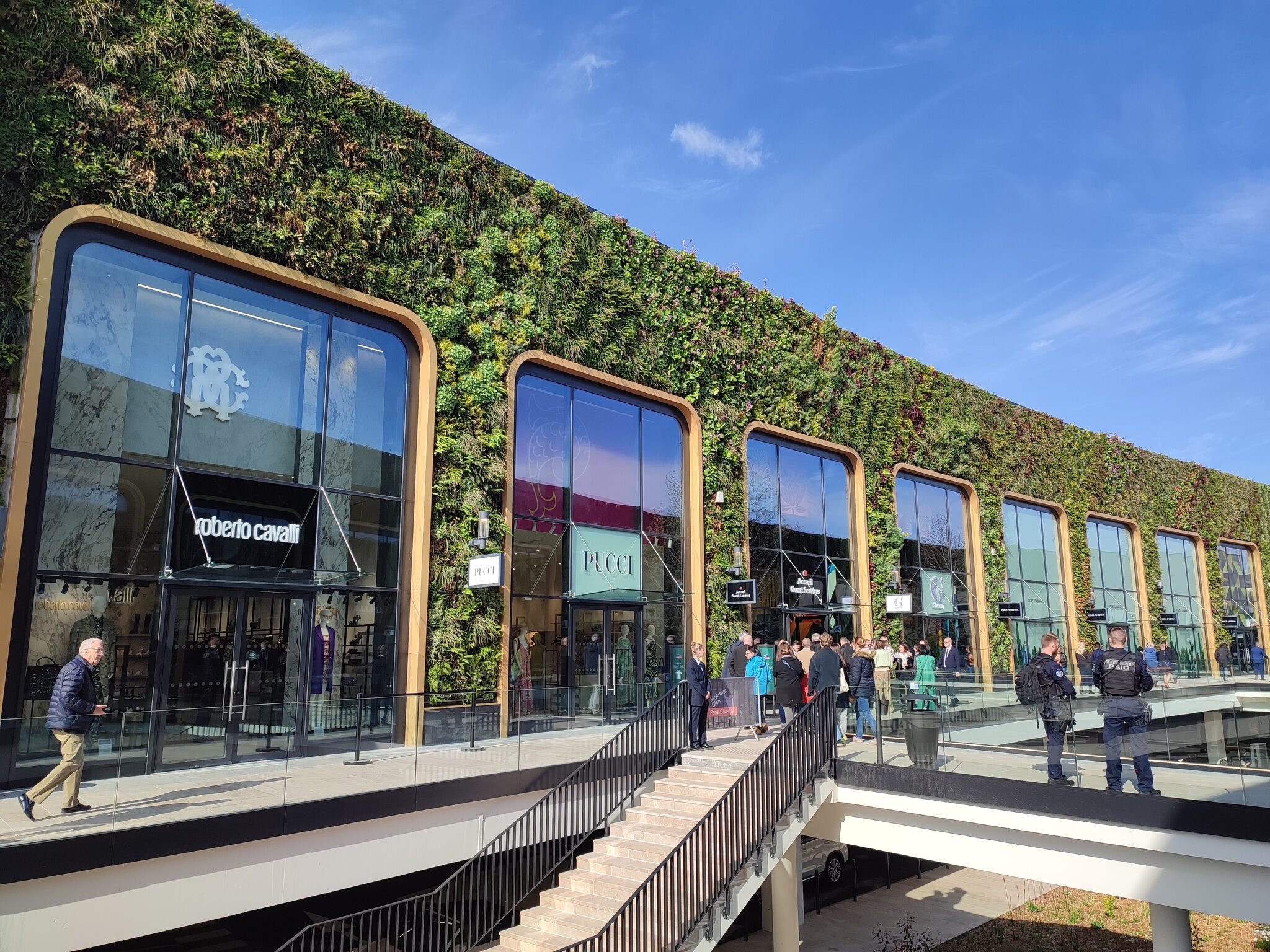 巴黎 - 吉维尼奥特莱斯套餐 - 接送 + 额外9折 + €5餐饮券