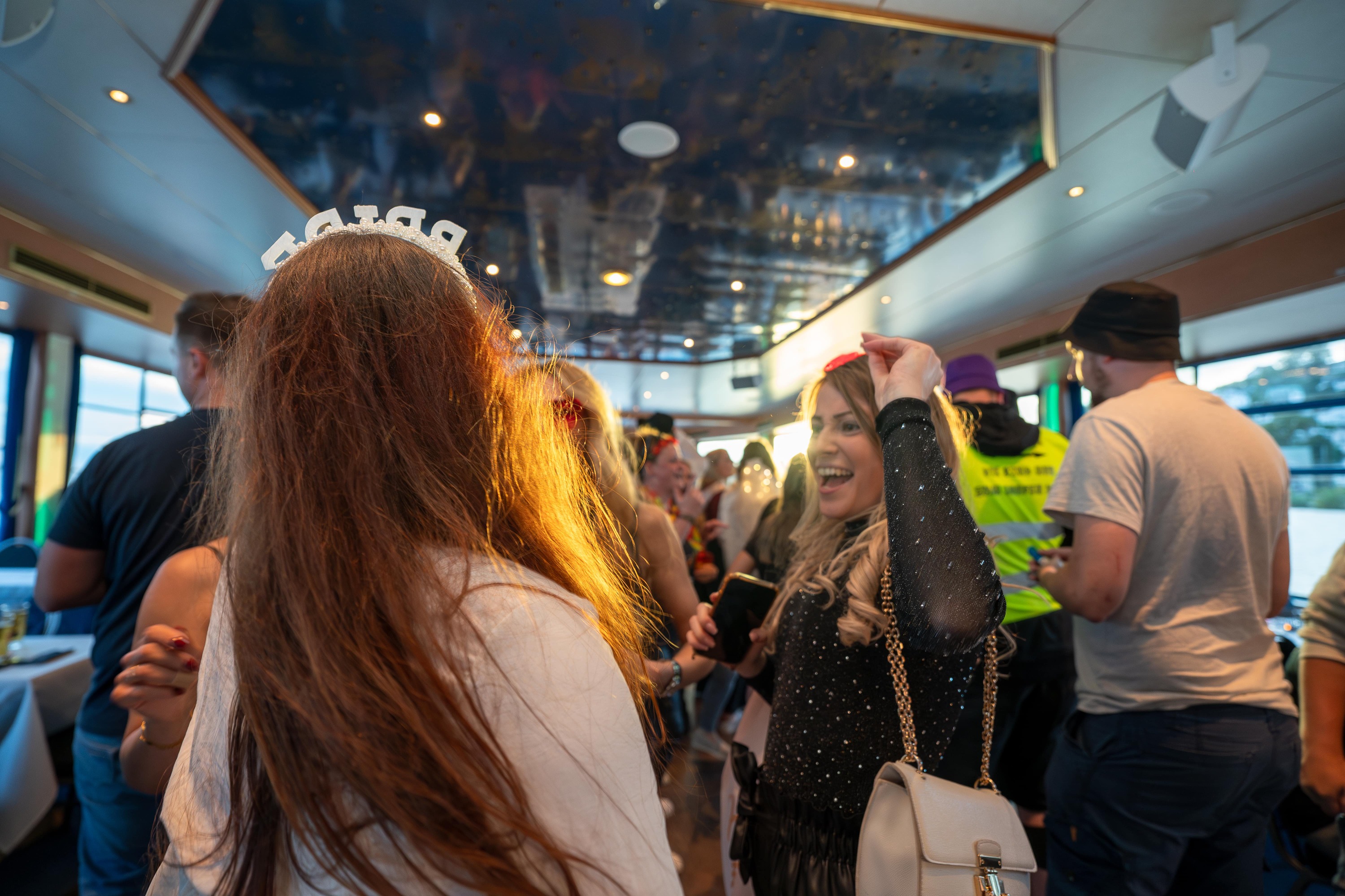 汉堡周末夜游船派对