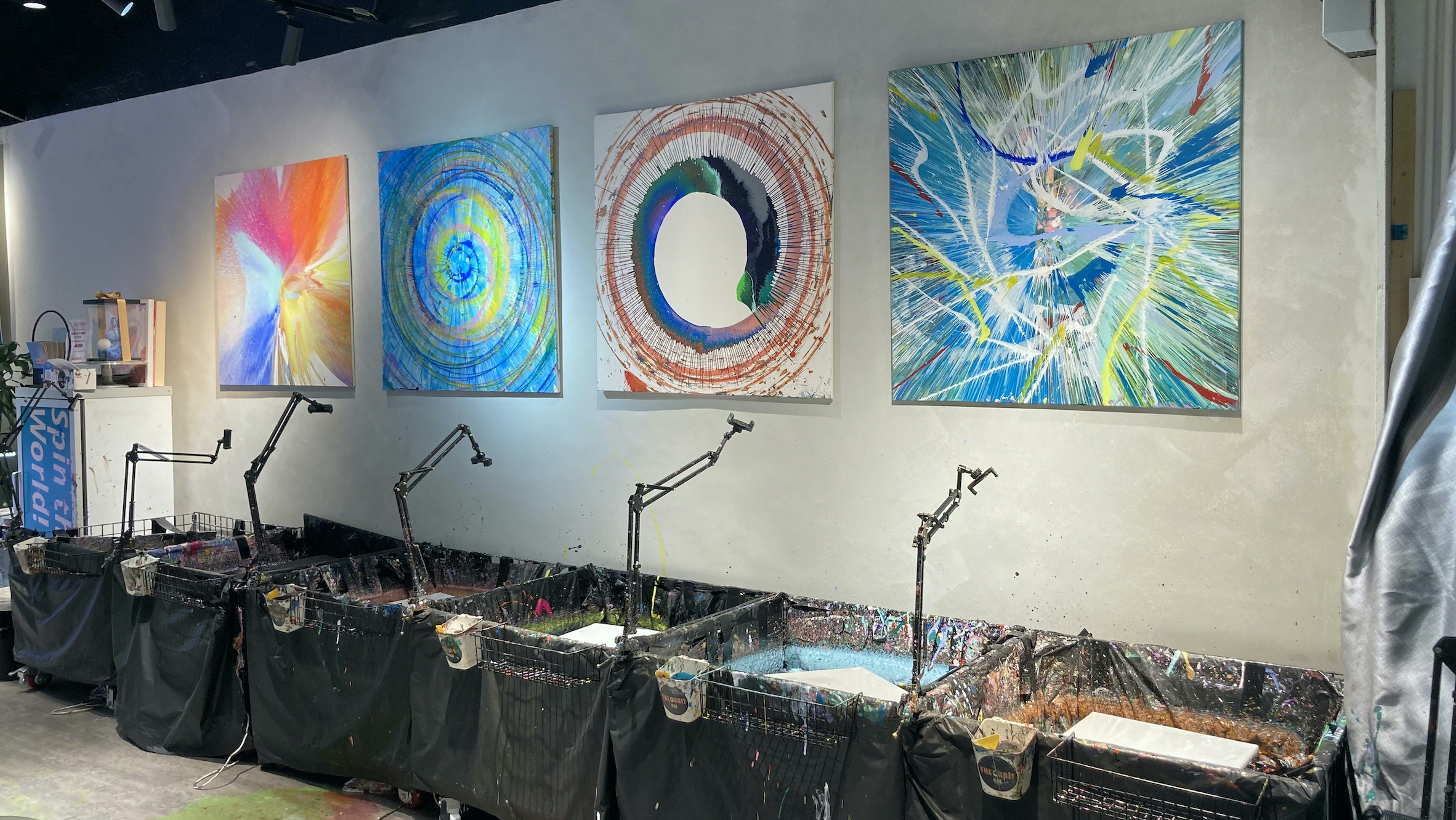 前往铜锣湾 - AURA ART THE ORBIT 旋转画 - 70 厘米或 100 厘米画布