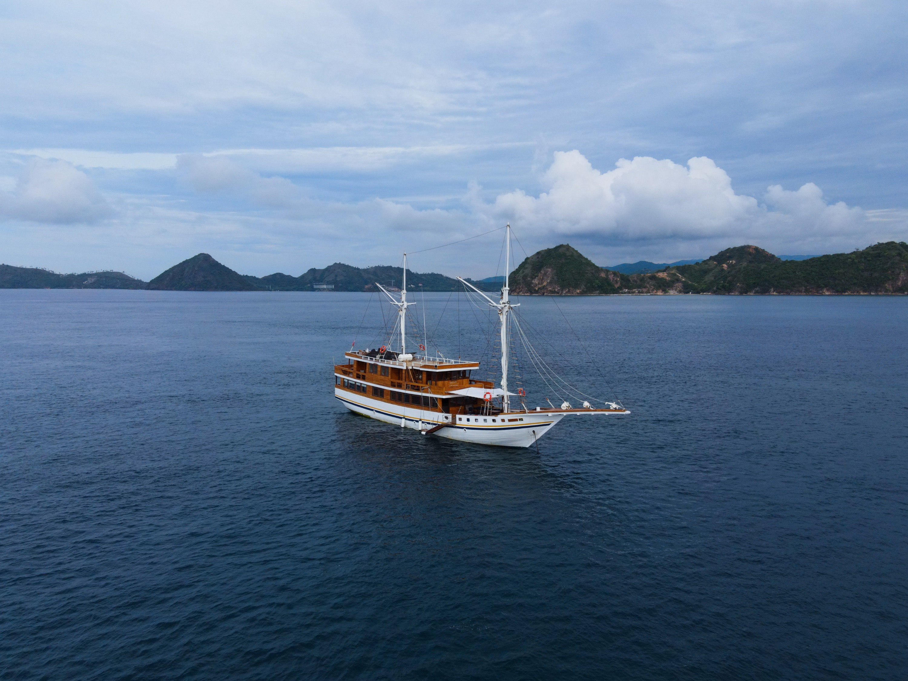 Lamain Voyages 01 Phinisi 帆船科莫多岛船宿拉布安巴佐