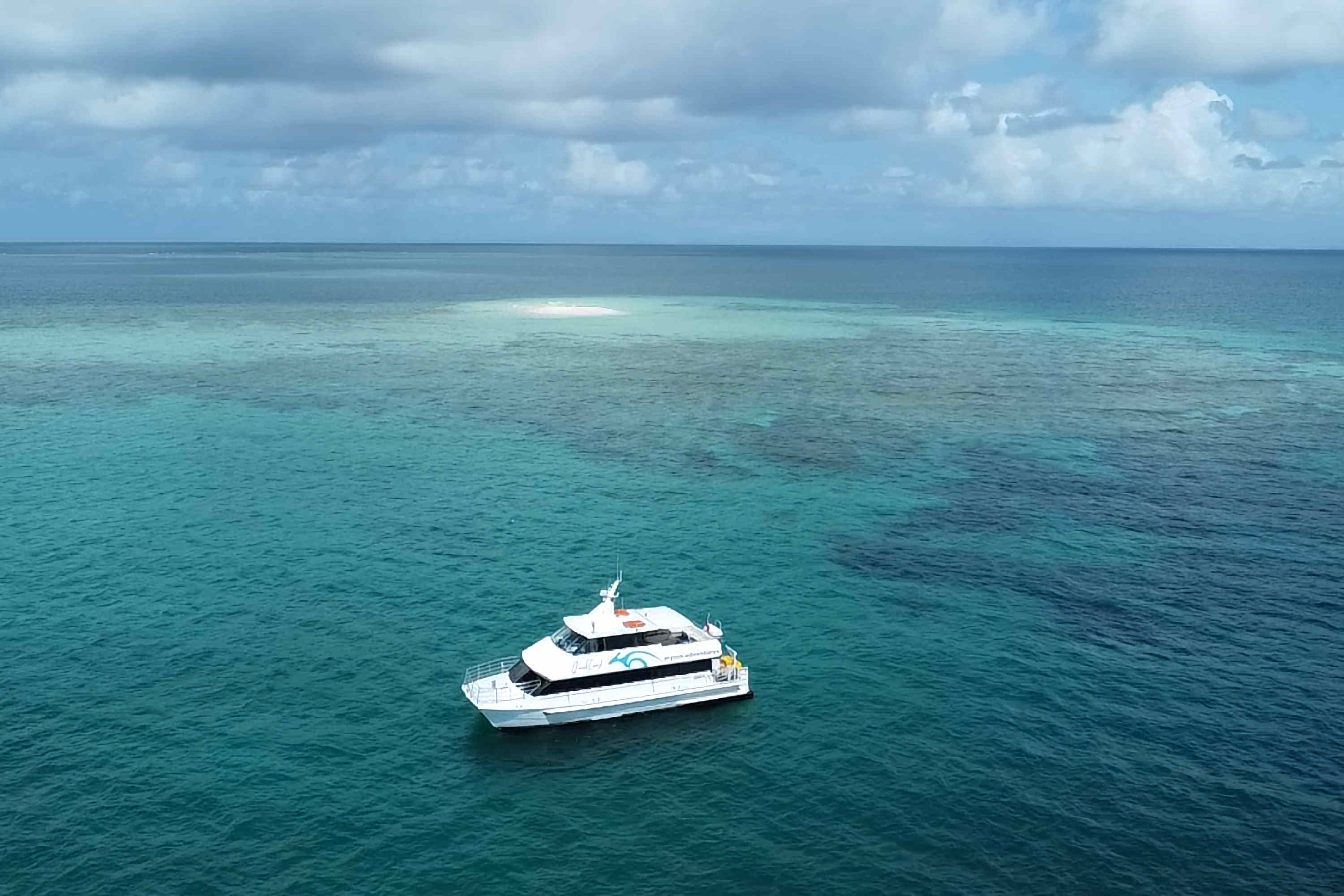 凯恩斯出发外礁浮潜和敦克岛小团游