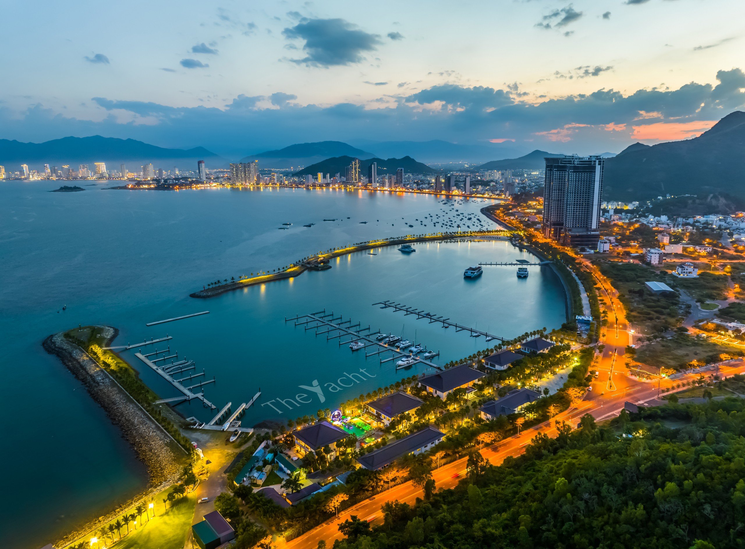 芽庄大使俱乐部游艇烧烤自助餐