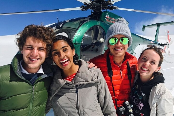 山峰飞行雪地降落体验