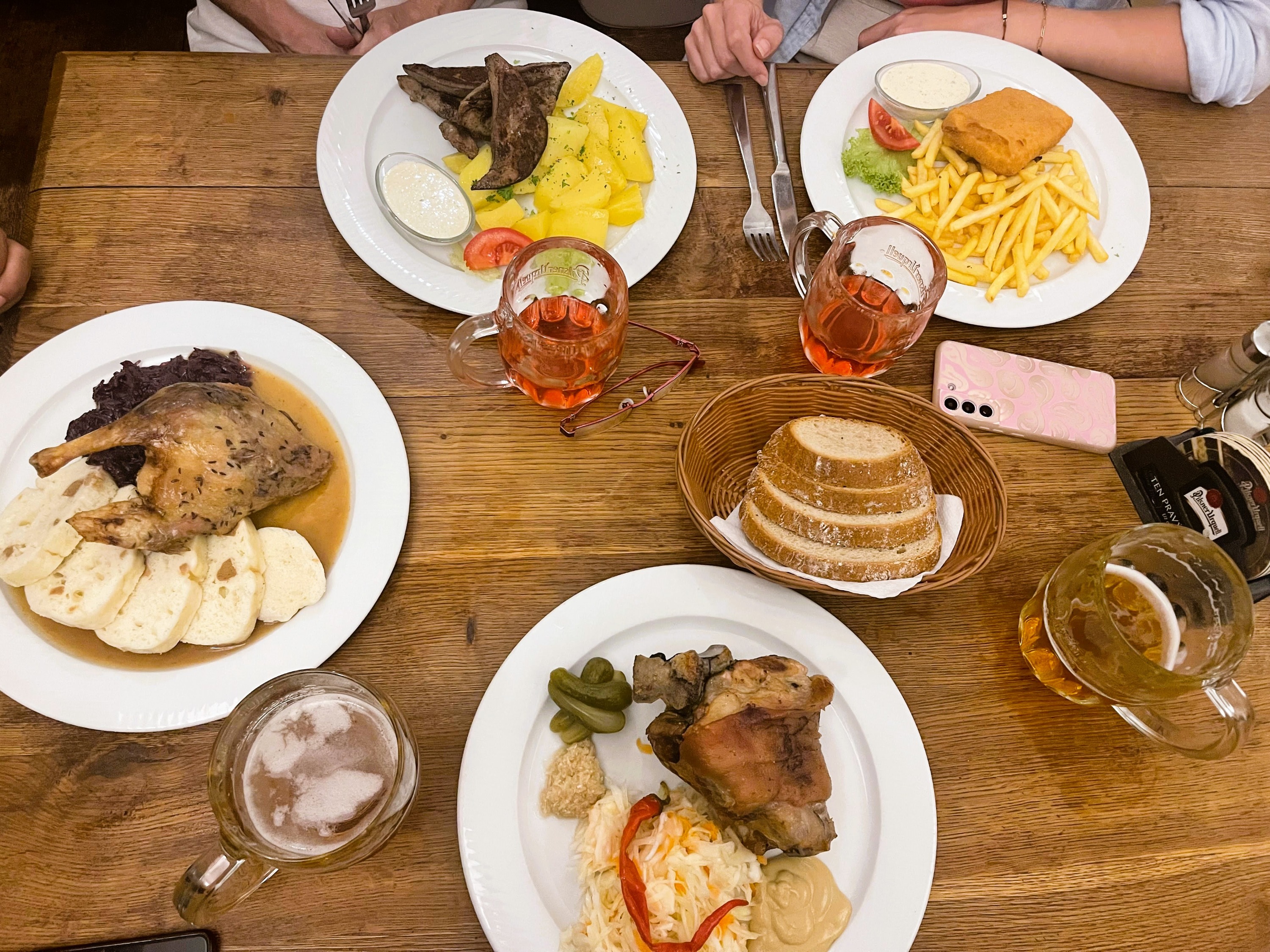 布拉格地道美食探索之旅：探寻隐秘珍馐——小团体验