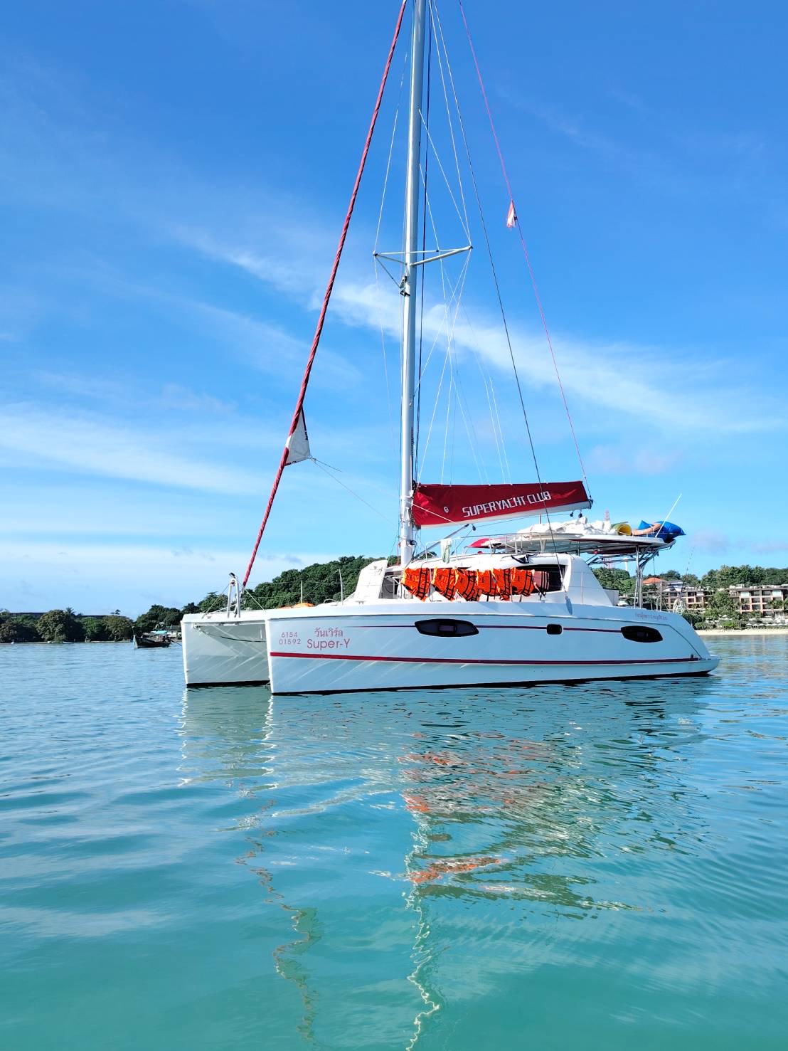 私人豪华双体帆船拉查岛 & 珊瑚岛游（超级游艇）