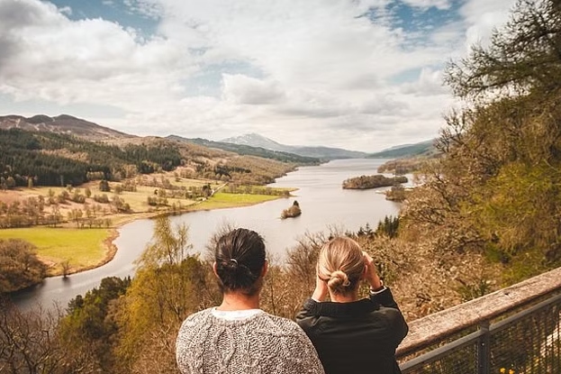 爱丁堡高地湖泊、峡谷 & 威士忌一日游