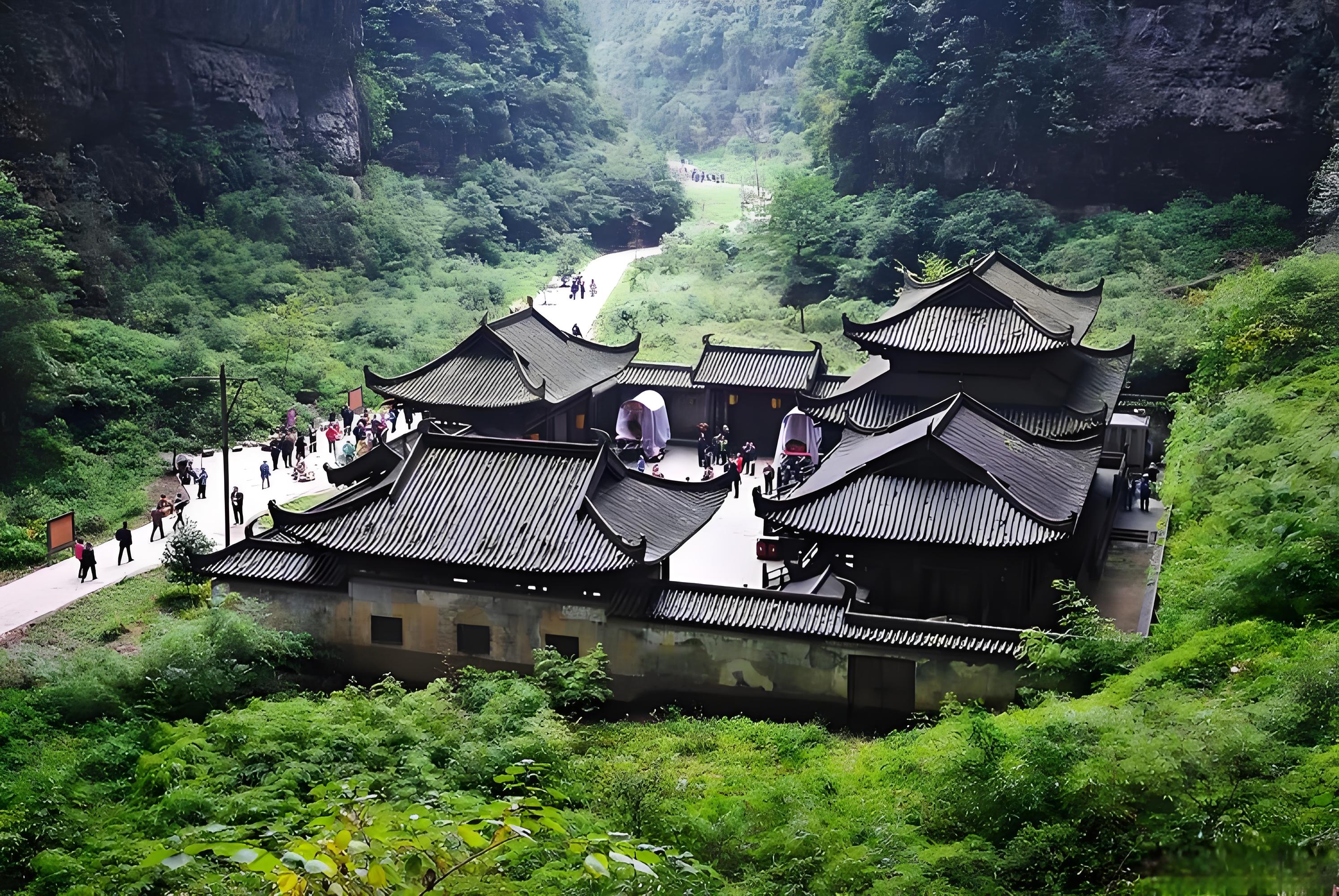 重庆出发武隆天生三桥 喀斯特地貌私人导览一日游
