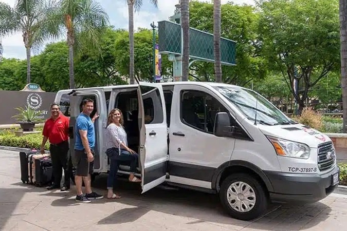 迪士尼乐园度假区私人接送（洛杉矶出发 / 返回）