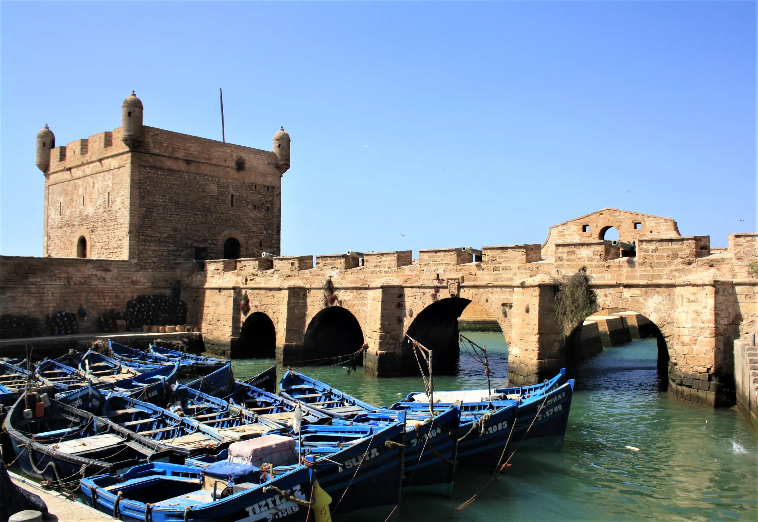 索维拉古城一日游：探索麦地那老城、露天市场和海滩 