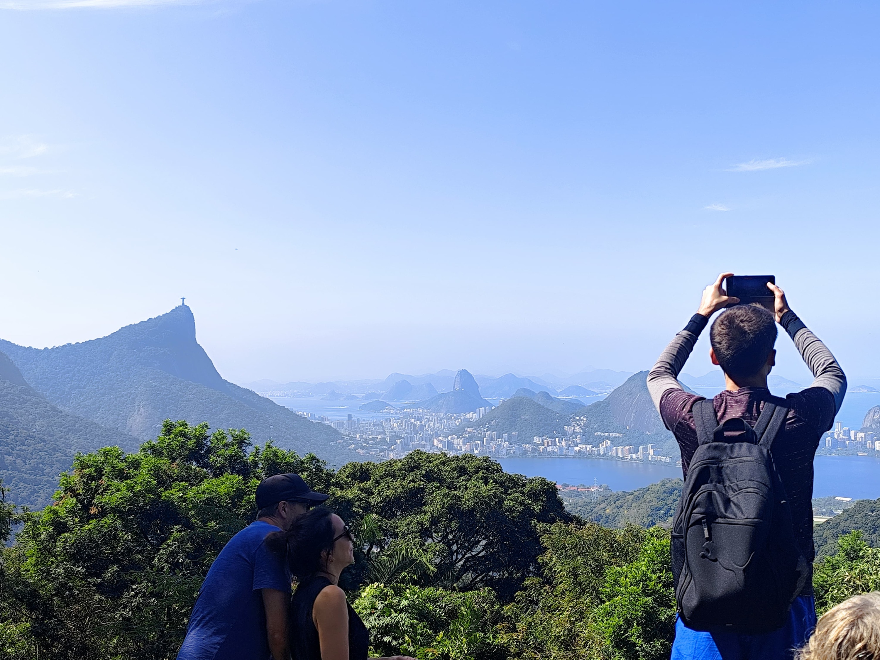 吉普车探索蒂茹卡森林