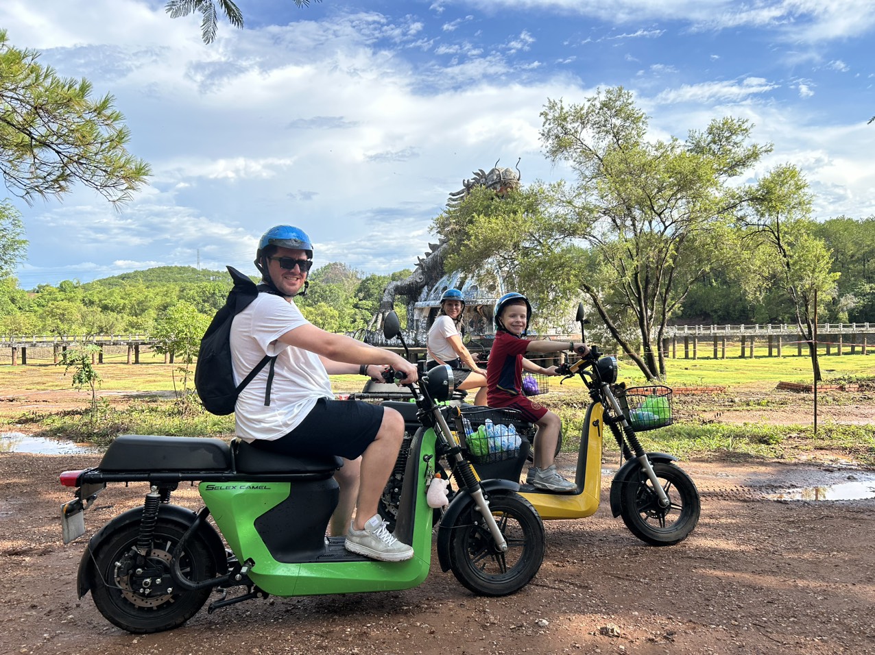 顺化乡村 & 废弃水上乐园 & 城市一日游（电动自行车）