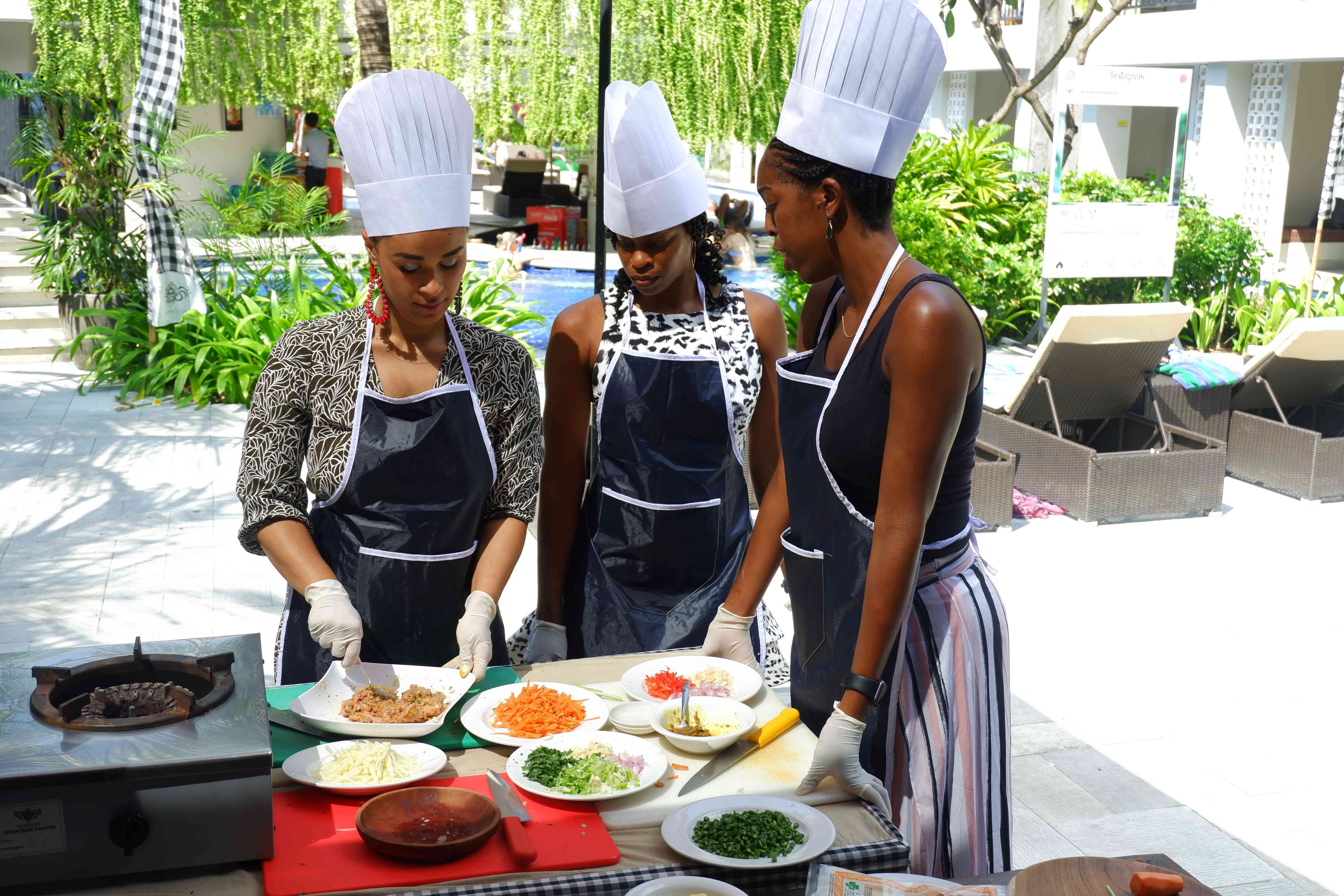 巴厘岛大巴龙度假村烹饪课 & 浮动早餐