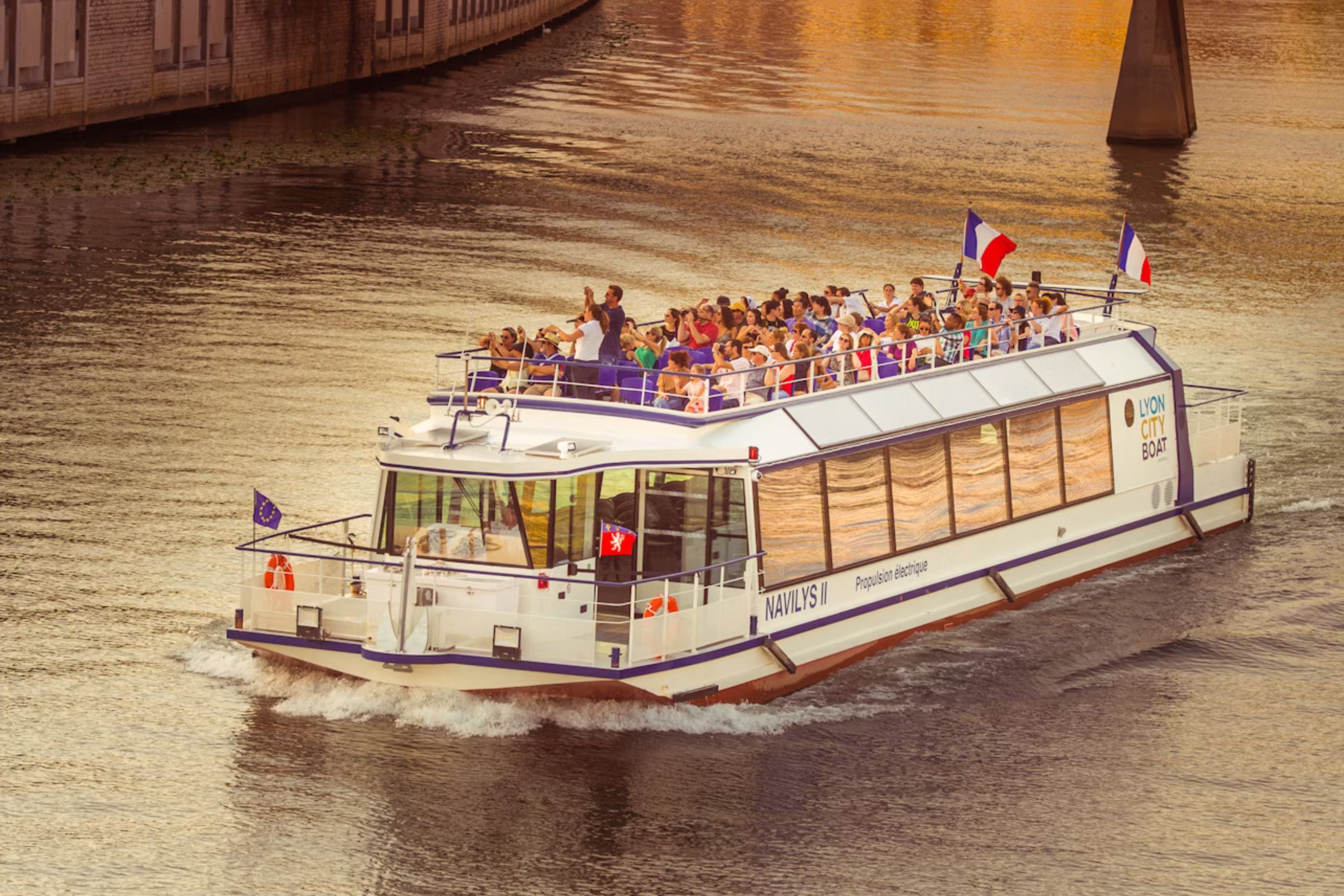 里昂索恩河观光游船