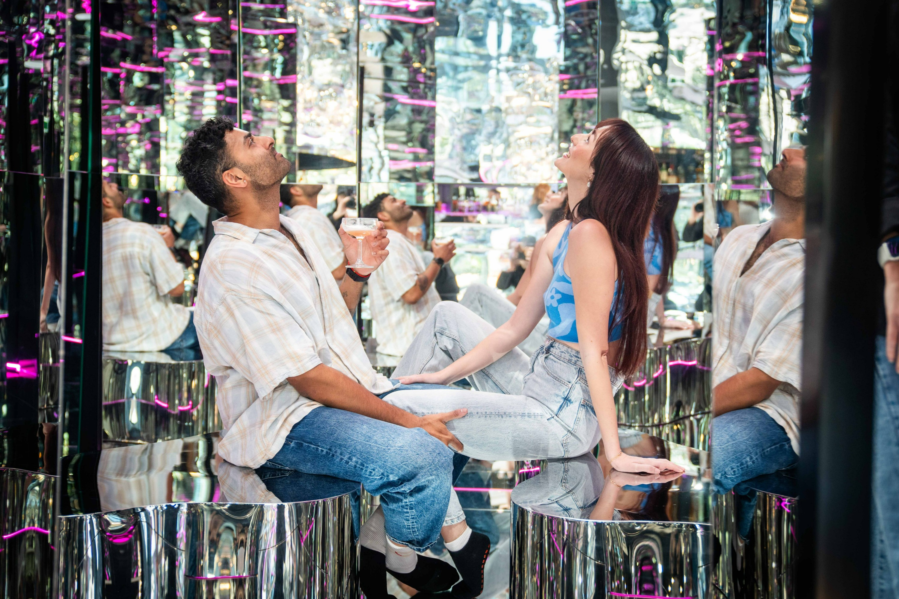 黄金海岸 Mirror Bar 酒吧入场门票（含饮品）