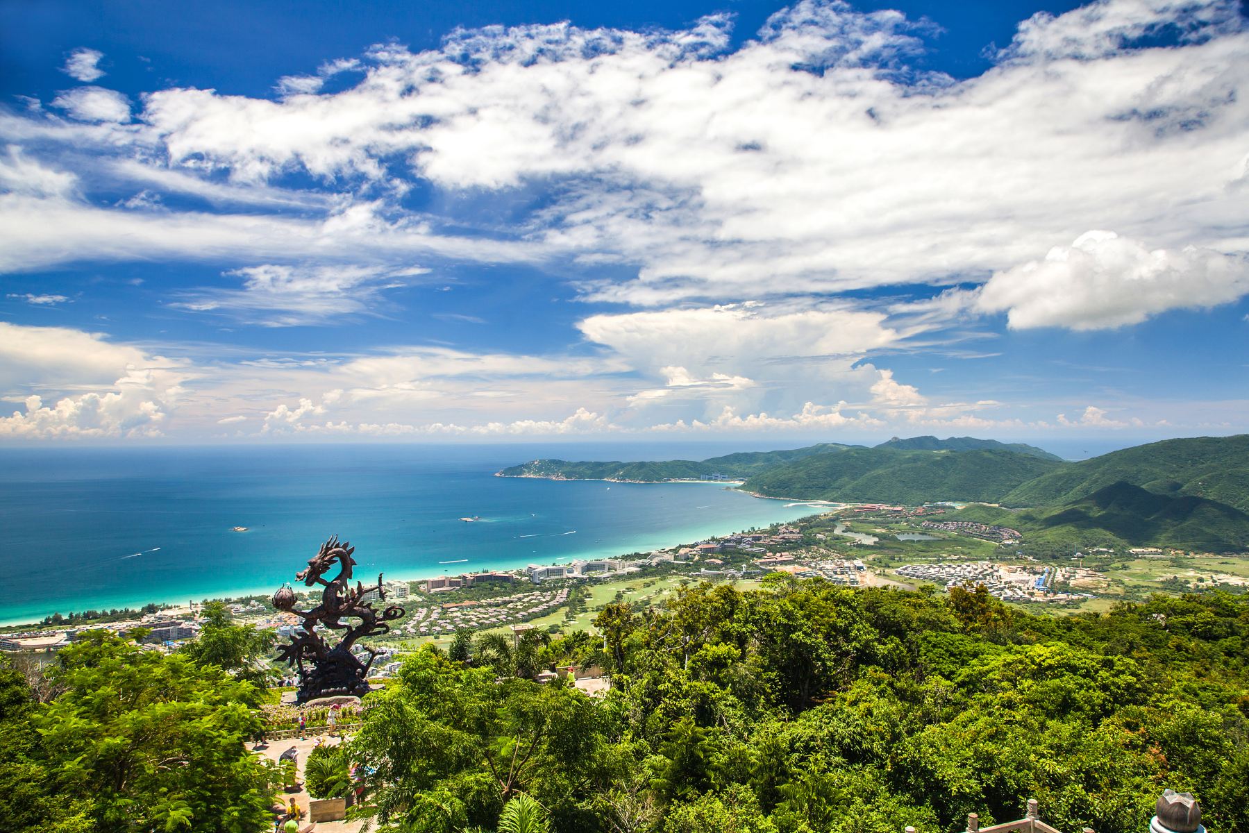 海南三亚槟榔谷黎苗文化旅游区+亚龙湾天堂森林公园一日游私家团（专车接送，中/英文导游）
