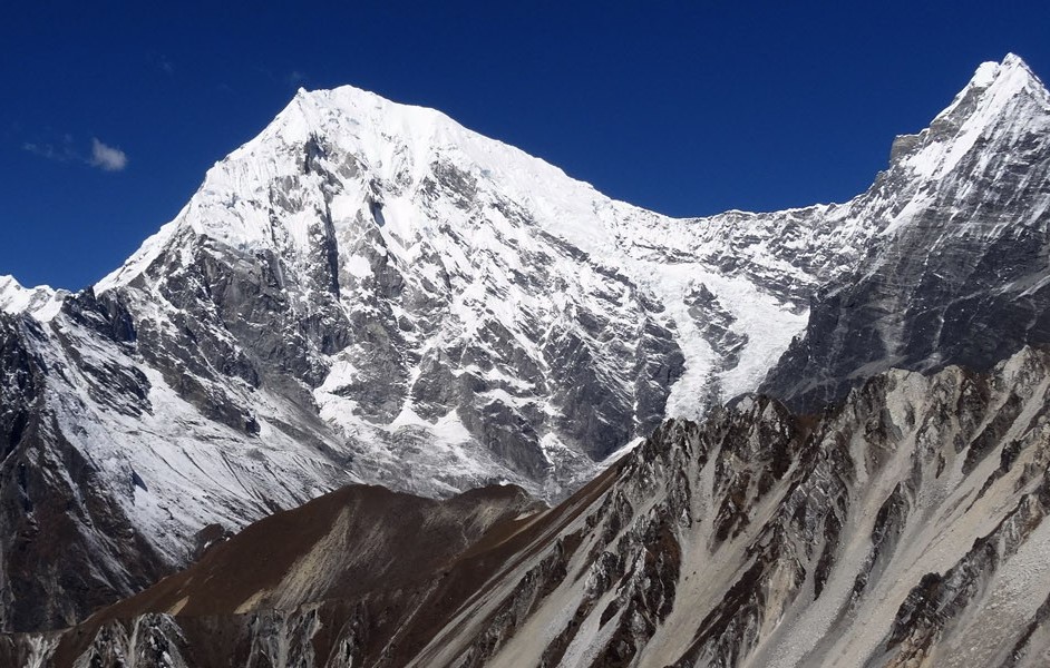 攀登尤布拉希马尔峰