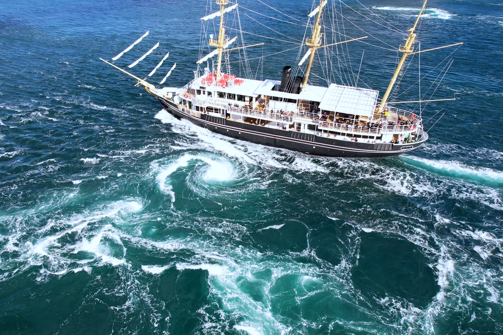 淡路岛漩涡游船体验