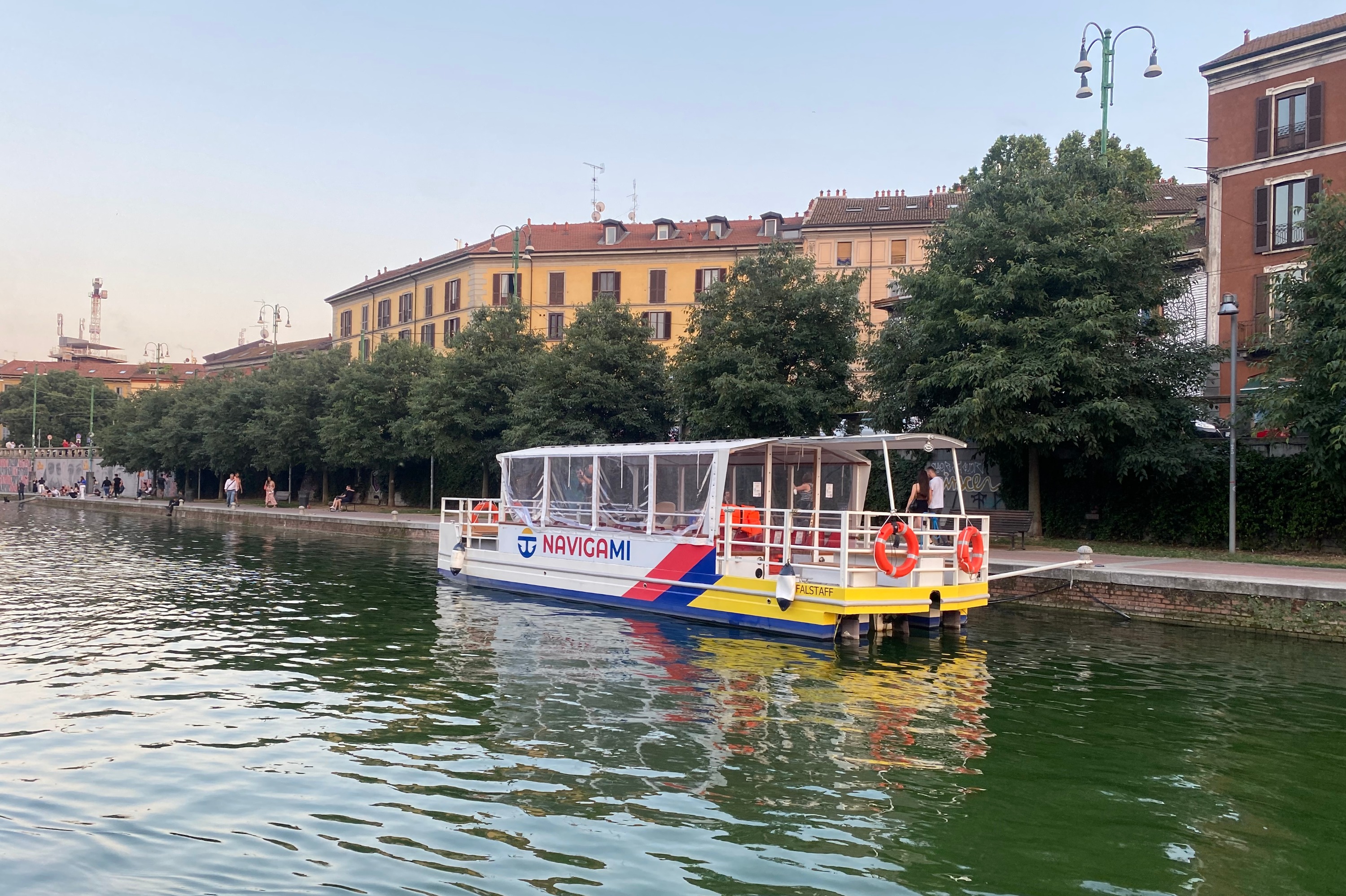 米兰纳维利区运河游船之旅