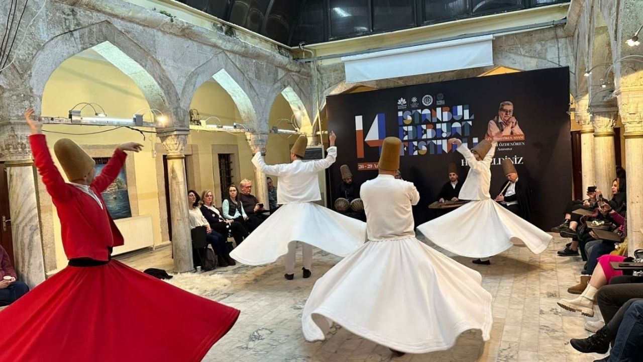 伊斯坦堡的旋转苦行僧仪式和 Mevlevi Sema