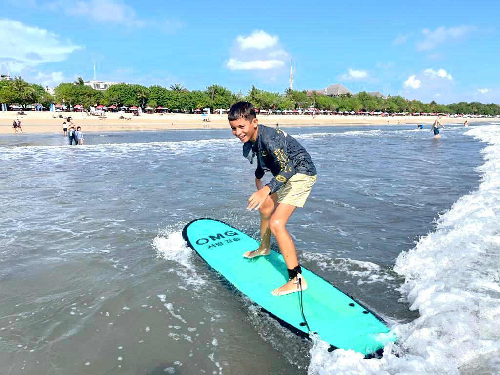 巴厘岛库塔冲浪课程（英语和韩语教练）