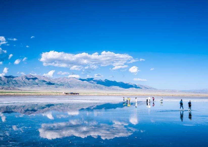 青甘畅玩西北7日游（茶卡盐湖+翡翠湖+敦煌莫高窟+鸣沙山月牙泉+嘉峪关关城+祁连大草原+石油小镇阿克塞）