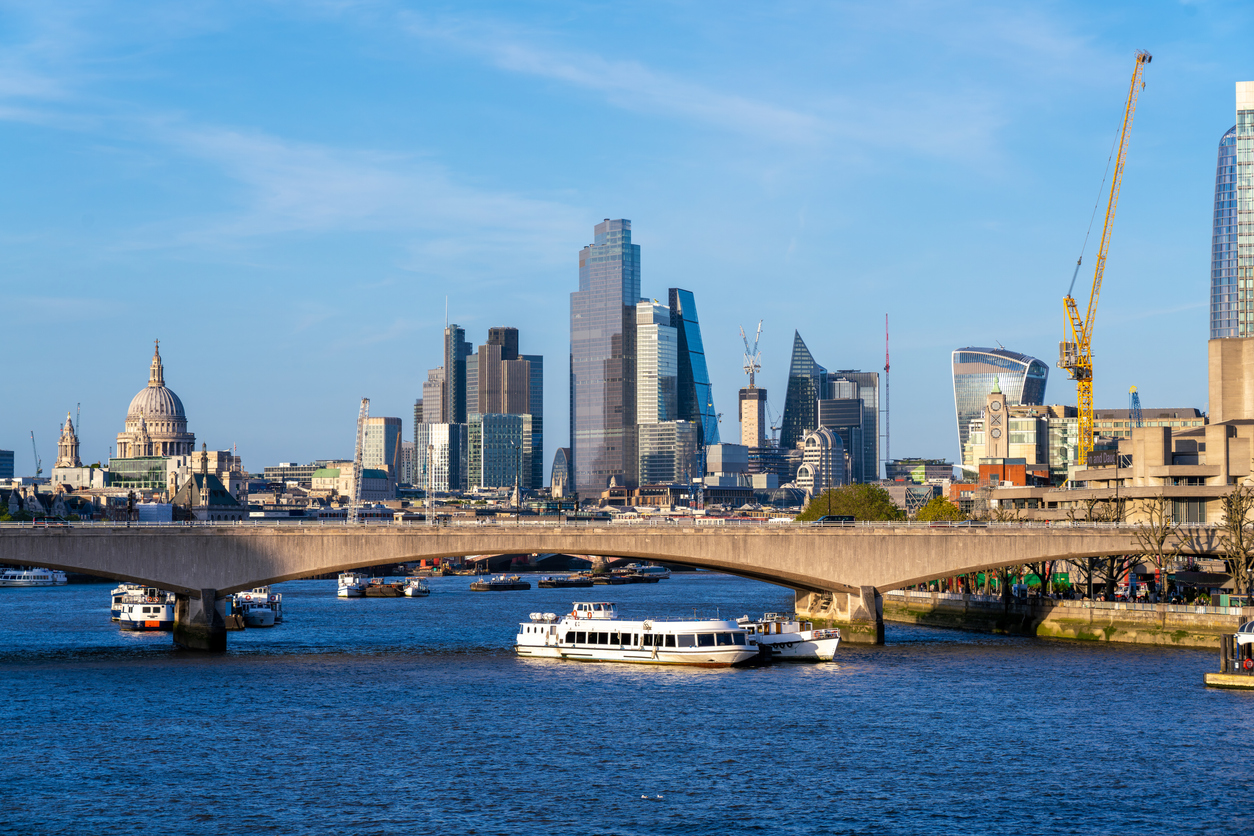 揭开伦敦皇室辉煌与历史地标的面纱：引人入胜