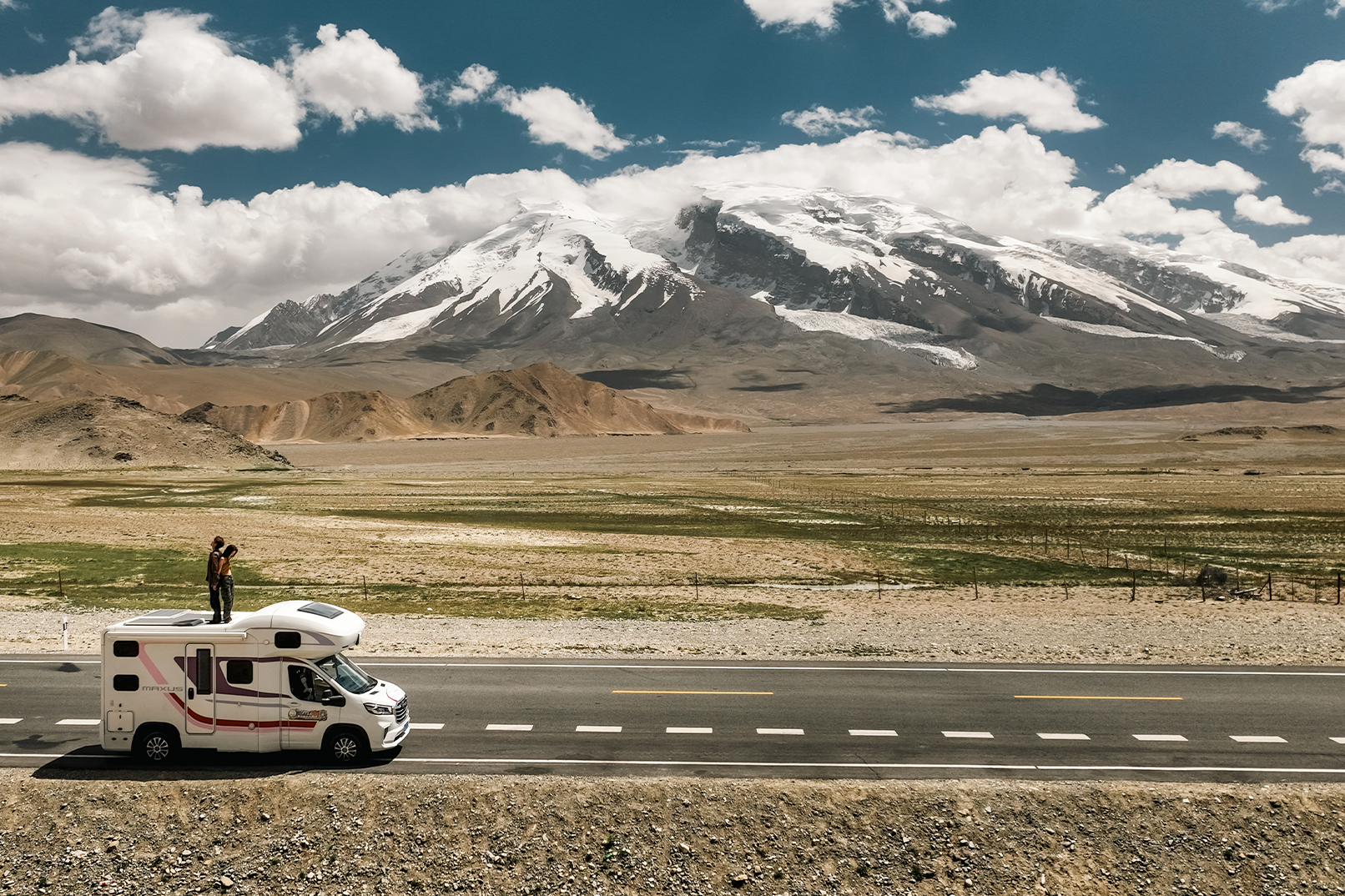 新疆伊犁漫山星野五月版8日（赛里木湖+喀拉峻草原+库尔德宁露营+那拉提空中草原+喀赞其+恰布其海+独山子大峡谷+果子沟大桥）