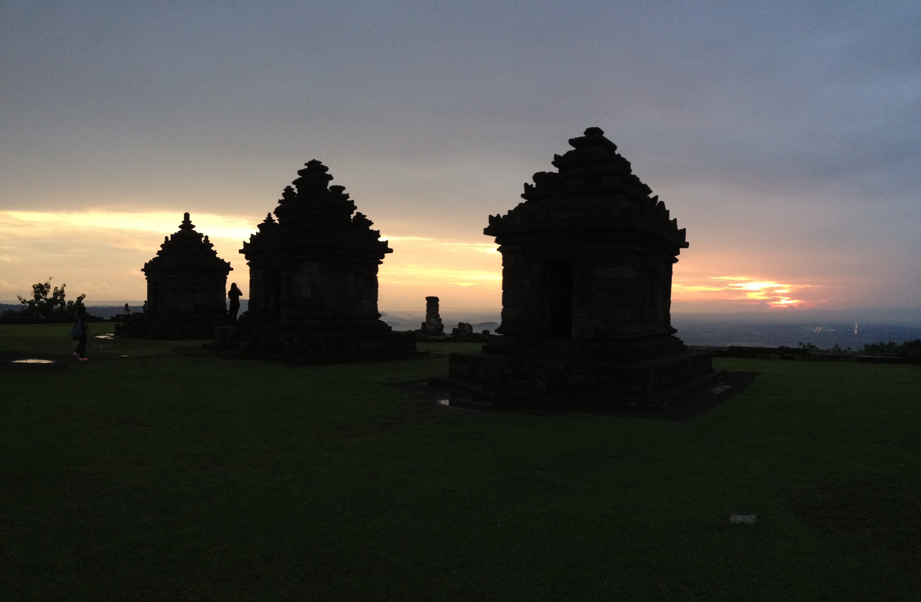 日惹Ijo寺日落和适合Instagram拍照的Suwatu Resto