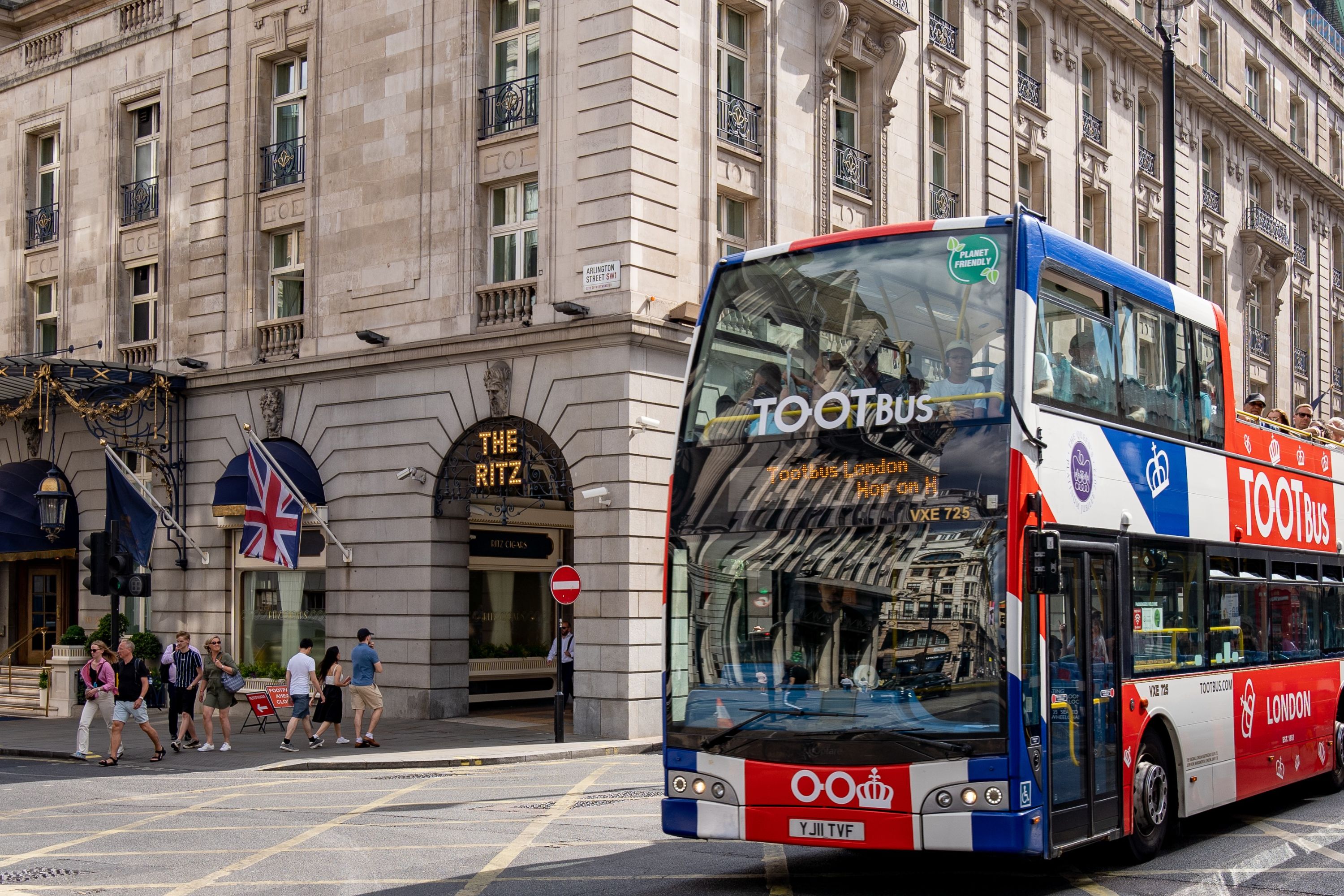 Tootbus 提供的伦敦随上随下巴士