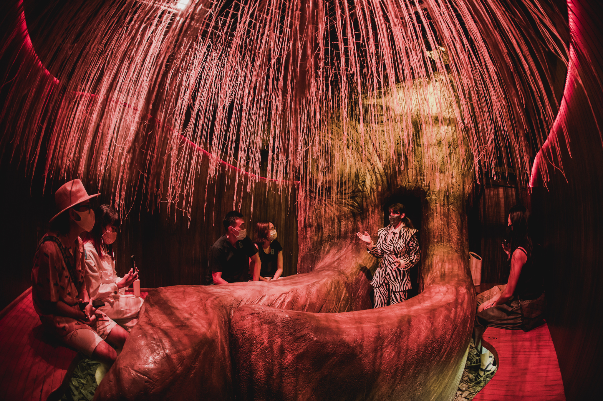 ABSURDITIES & Cocktails at Asylum, 新加坡荒诞的沉浸式餐饮体验 