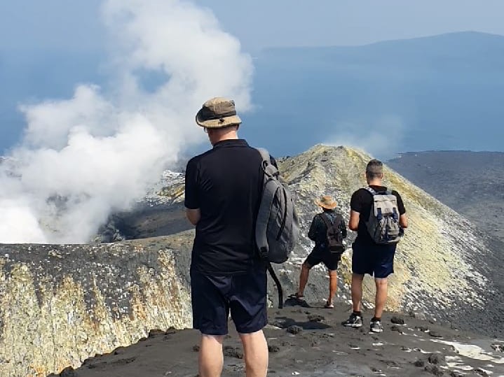 雅加达出发：喀拉喀托火山浮潜一日游