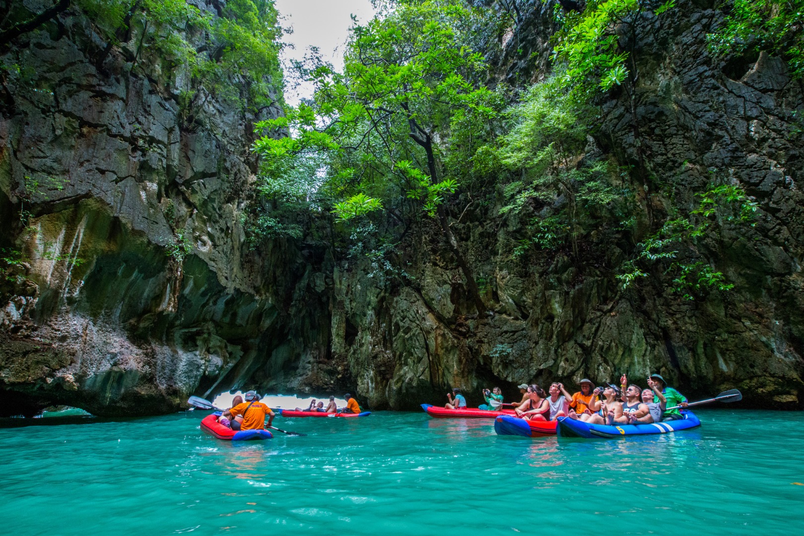 詹姆斯庞德岛、攀牙湾和香港岛游艇之旅