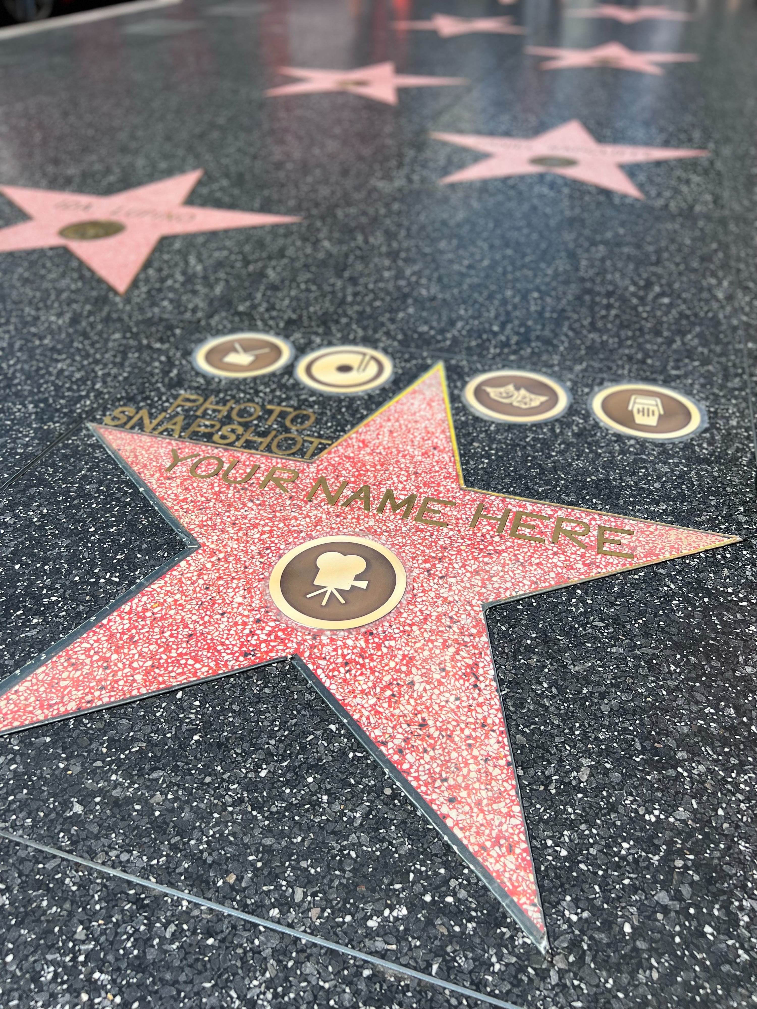 体验洛杉矶星光大道，拥有自己的星星