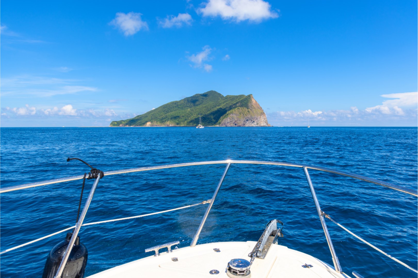 龟山岛赏鲸豚&张美阿嬷农场&噶玛兰威士忌酒厂&传统艺术中心一日游