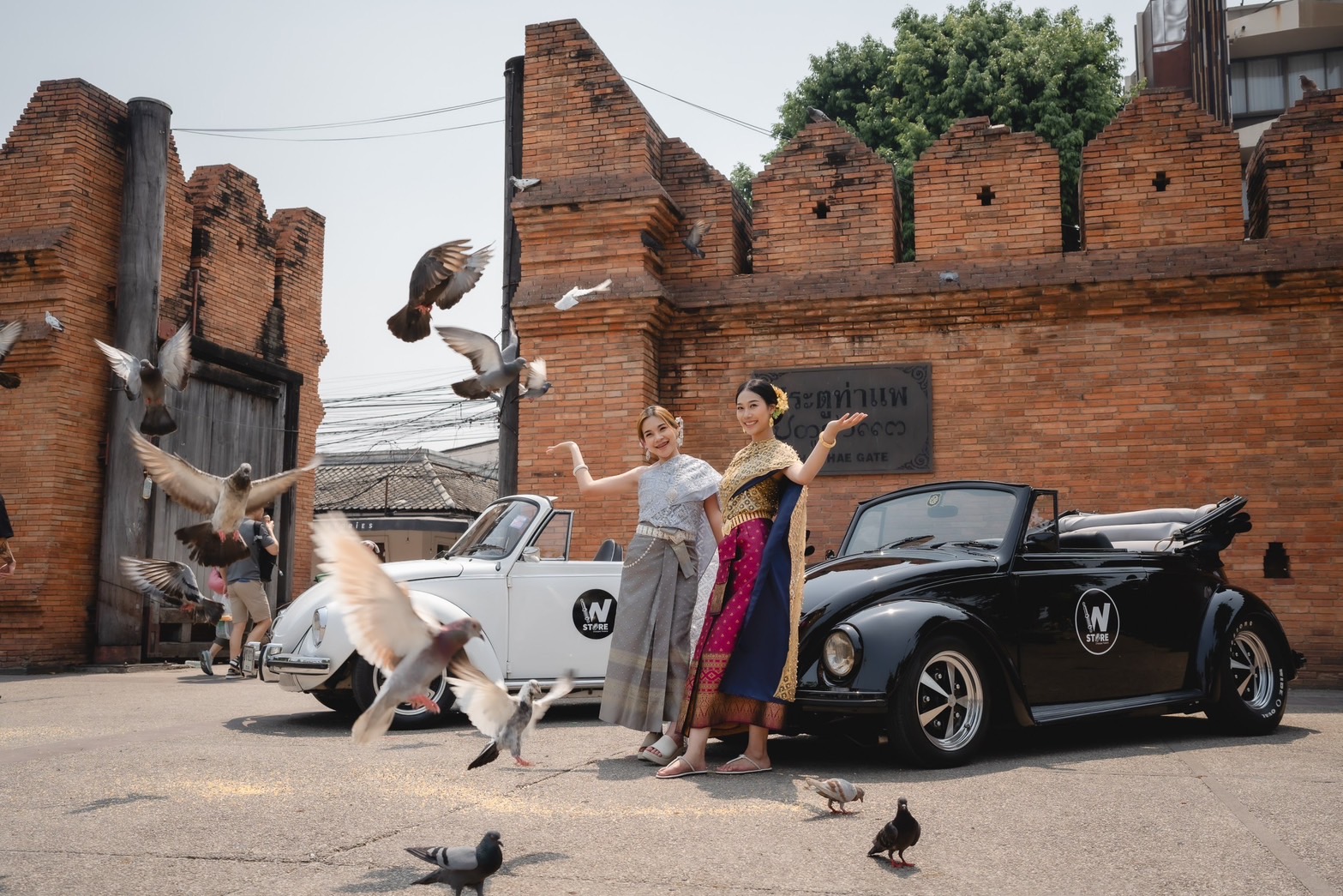 泰式服装租借 + 古董敞篷车