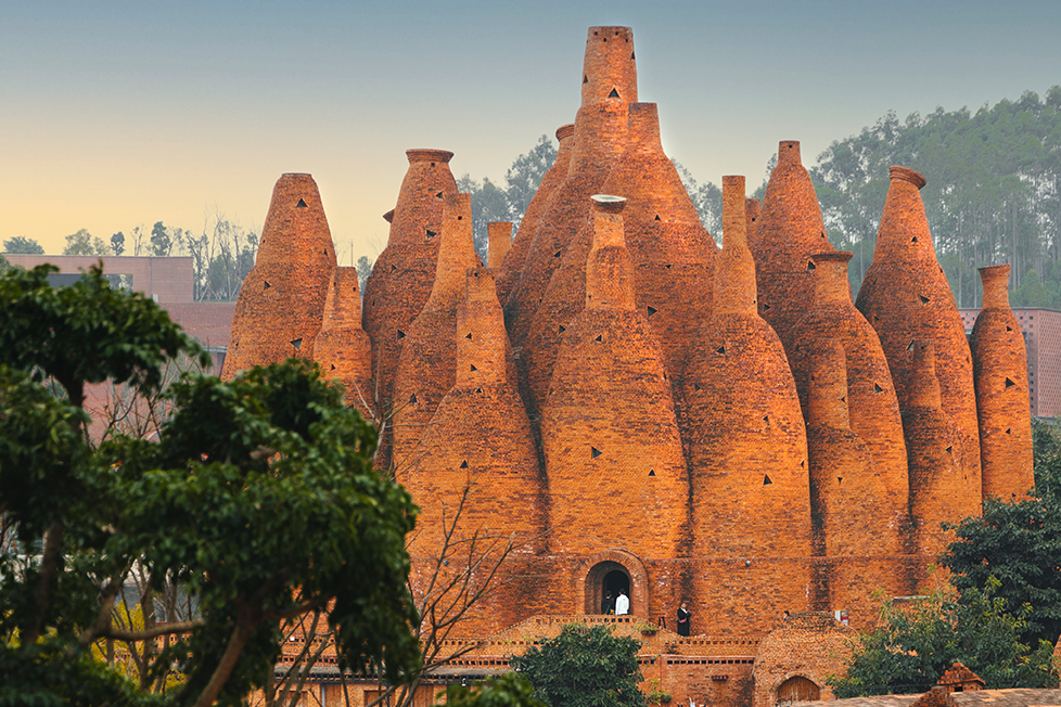 云南滇东南风物志5日（昆明+抚仙湖环湖+建水古城+元阳梯田+阿者科+东风韵+特色铜锅鱼）