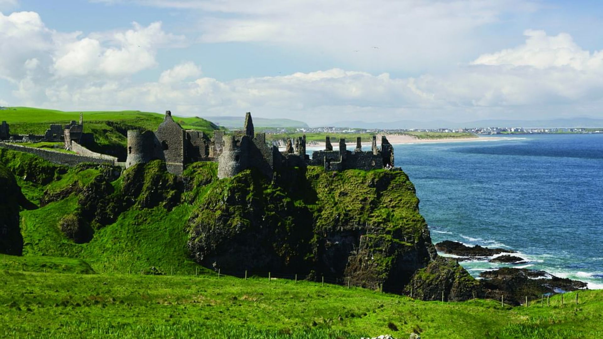 巨人之路和贝尔法斯特泰坦尼克号博物馆一日游（都柏林出发）