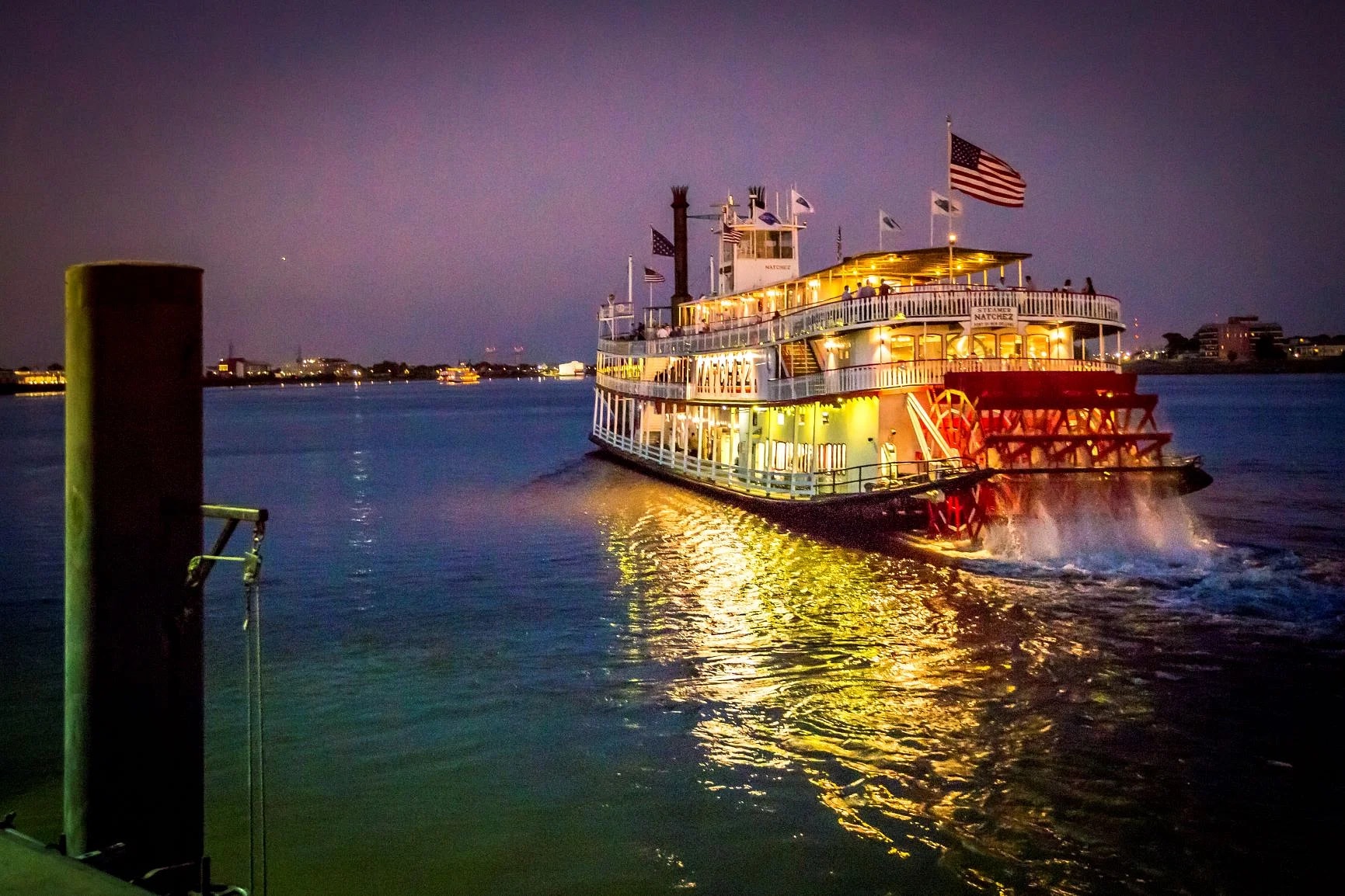 纽奥良 Steamboat Natchez 夜间爵士游船体验