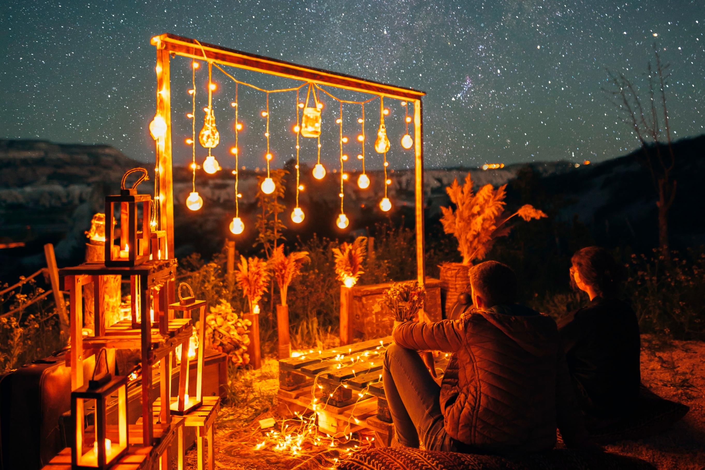 山谷浪漫概念晚餐