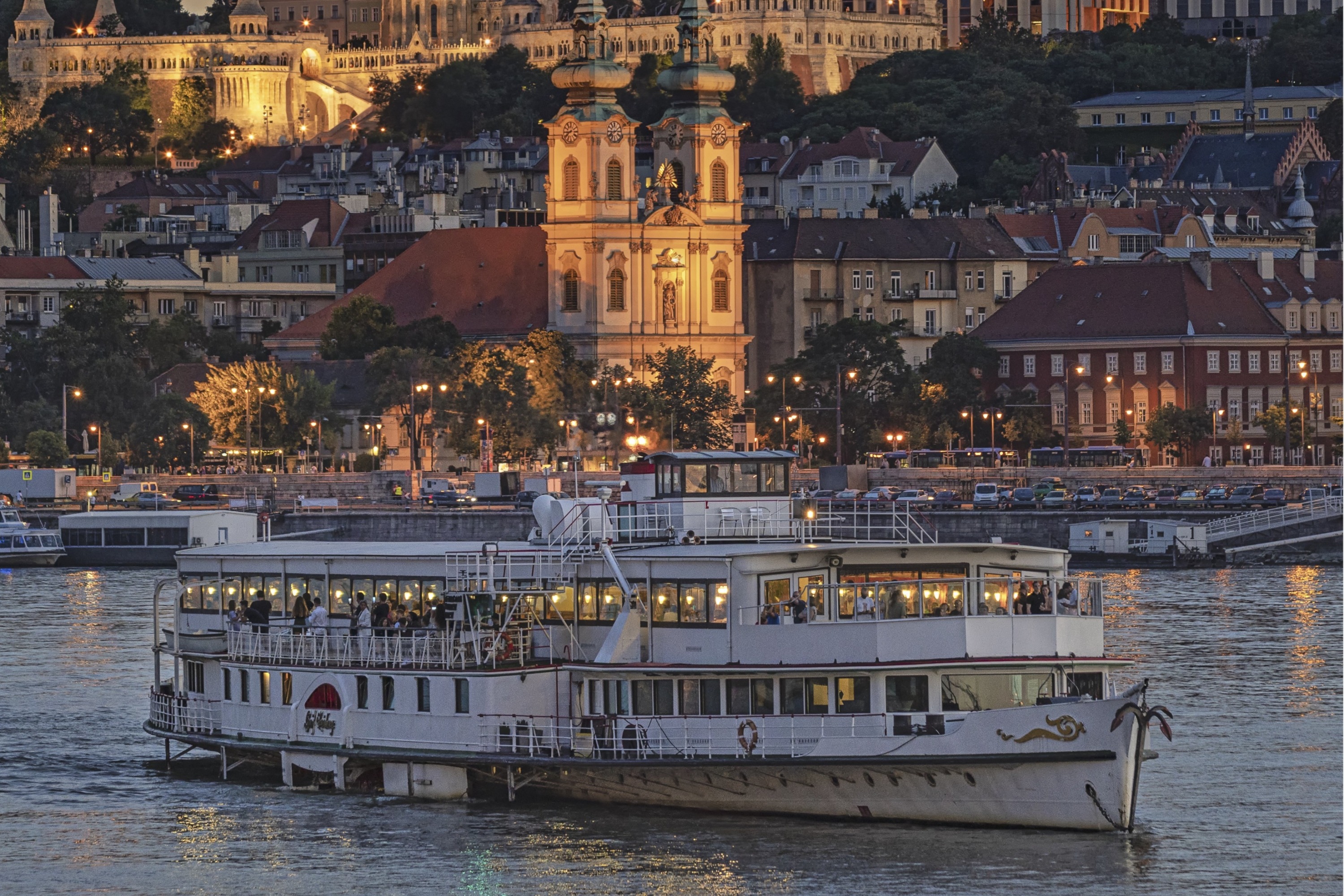 布达佩斯多瑙河2小时游船之旅（含晚餐 & 现场音乐）