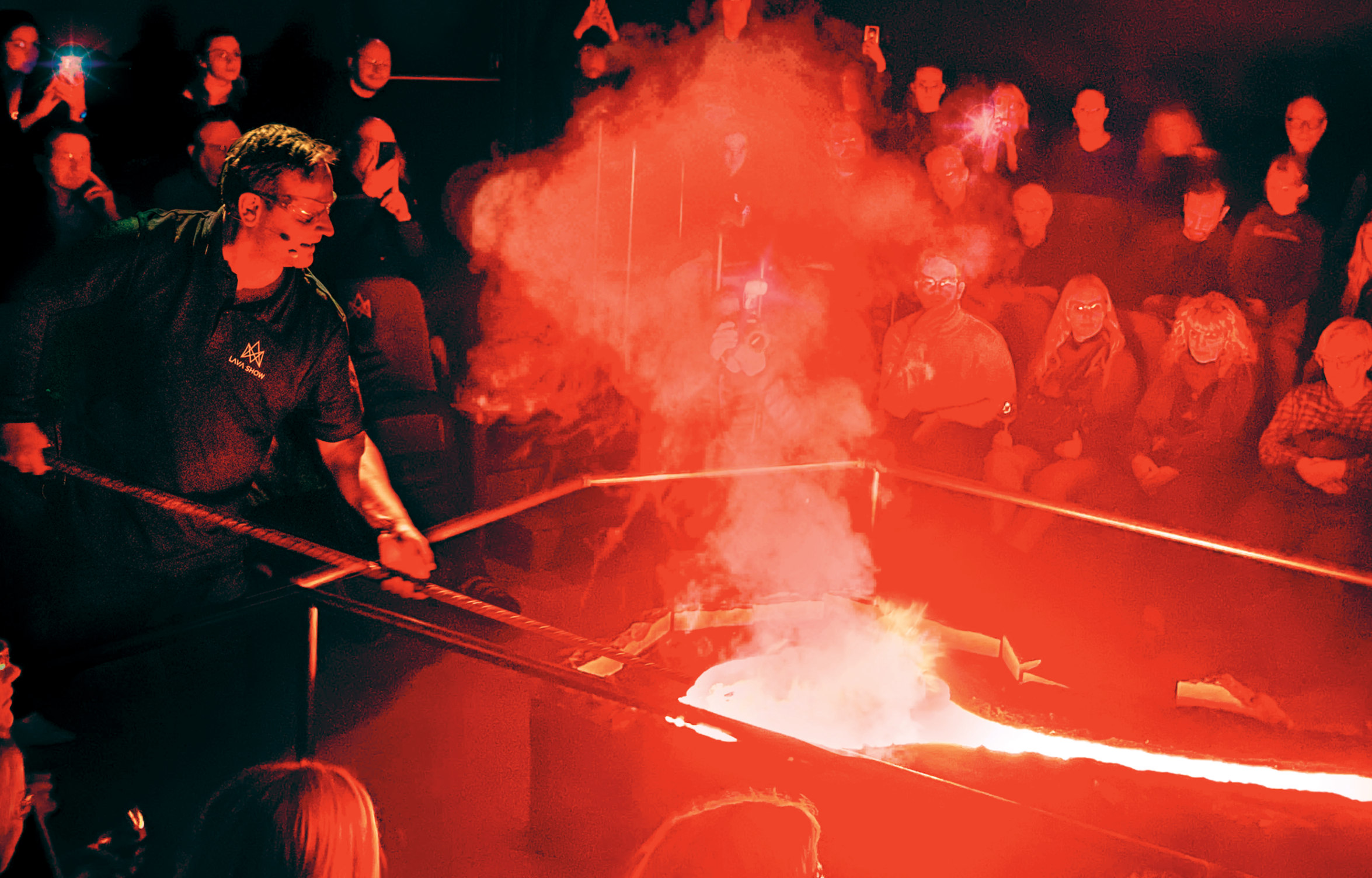 冰岛维克镇熔岩秀