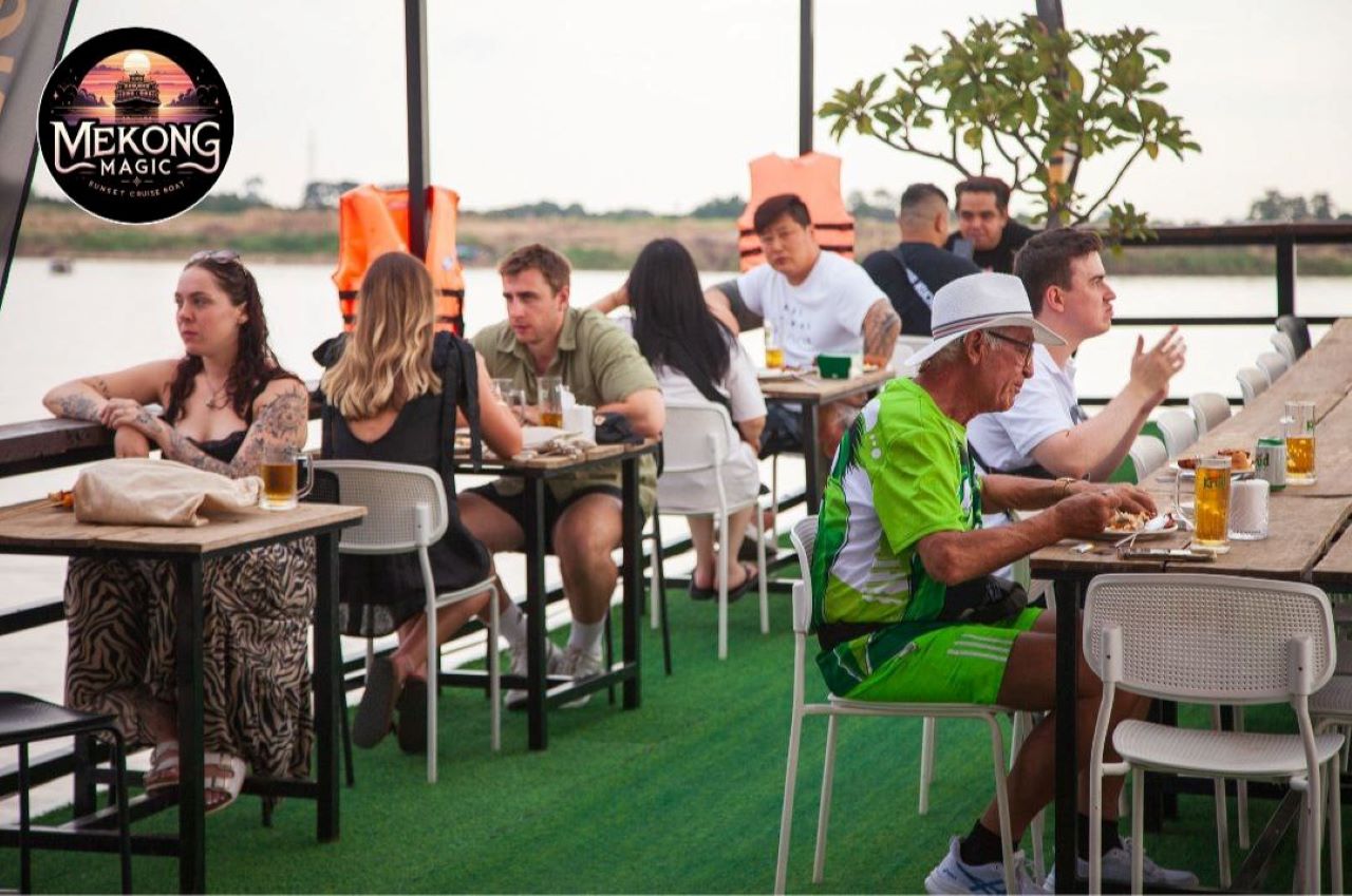 金边日落游船之旅：无限畅饮啤酒 & 烧烤自助餐