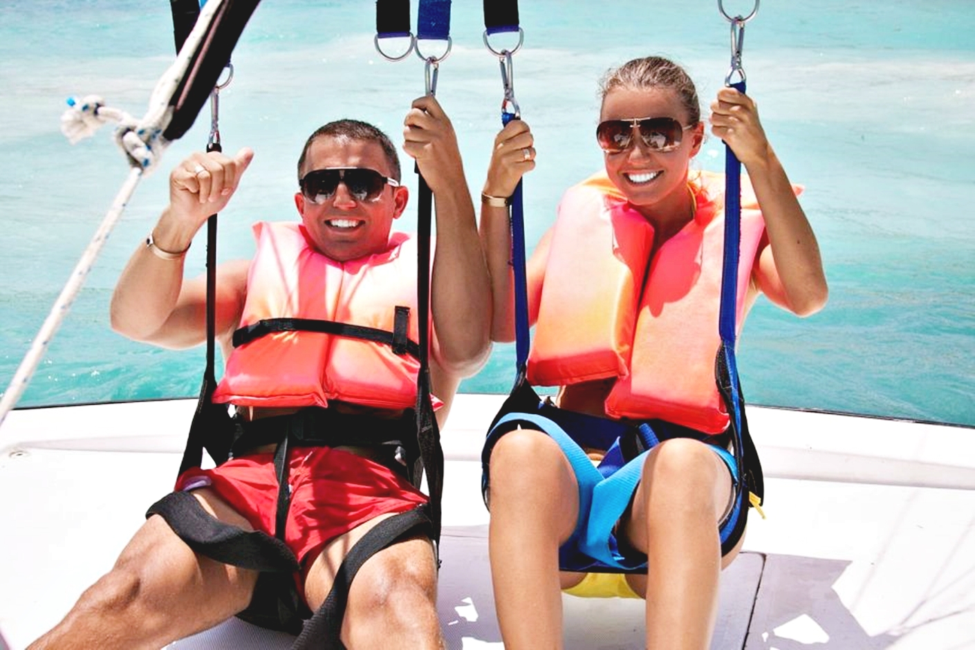 赫尔格达浮潜之旅 & 滑翔伞及午餐 & 饮料